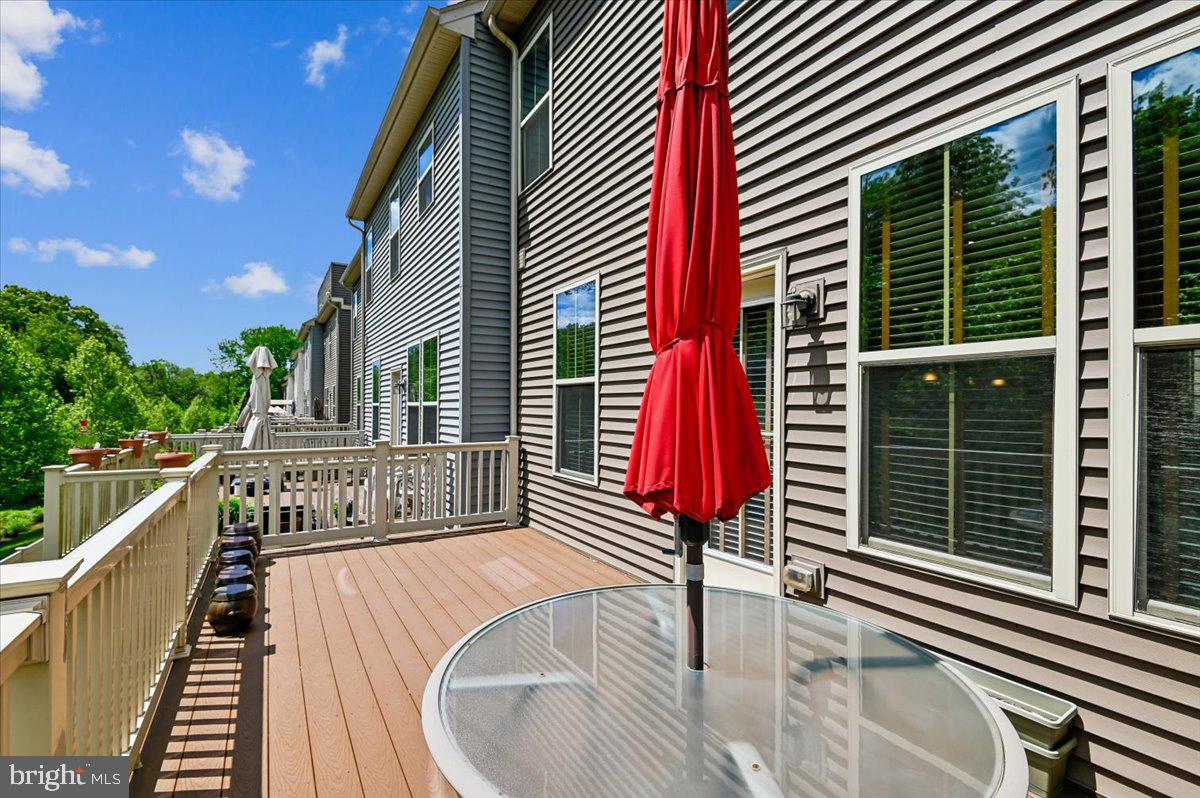 PONDVIEW - Residential