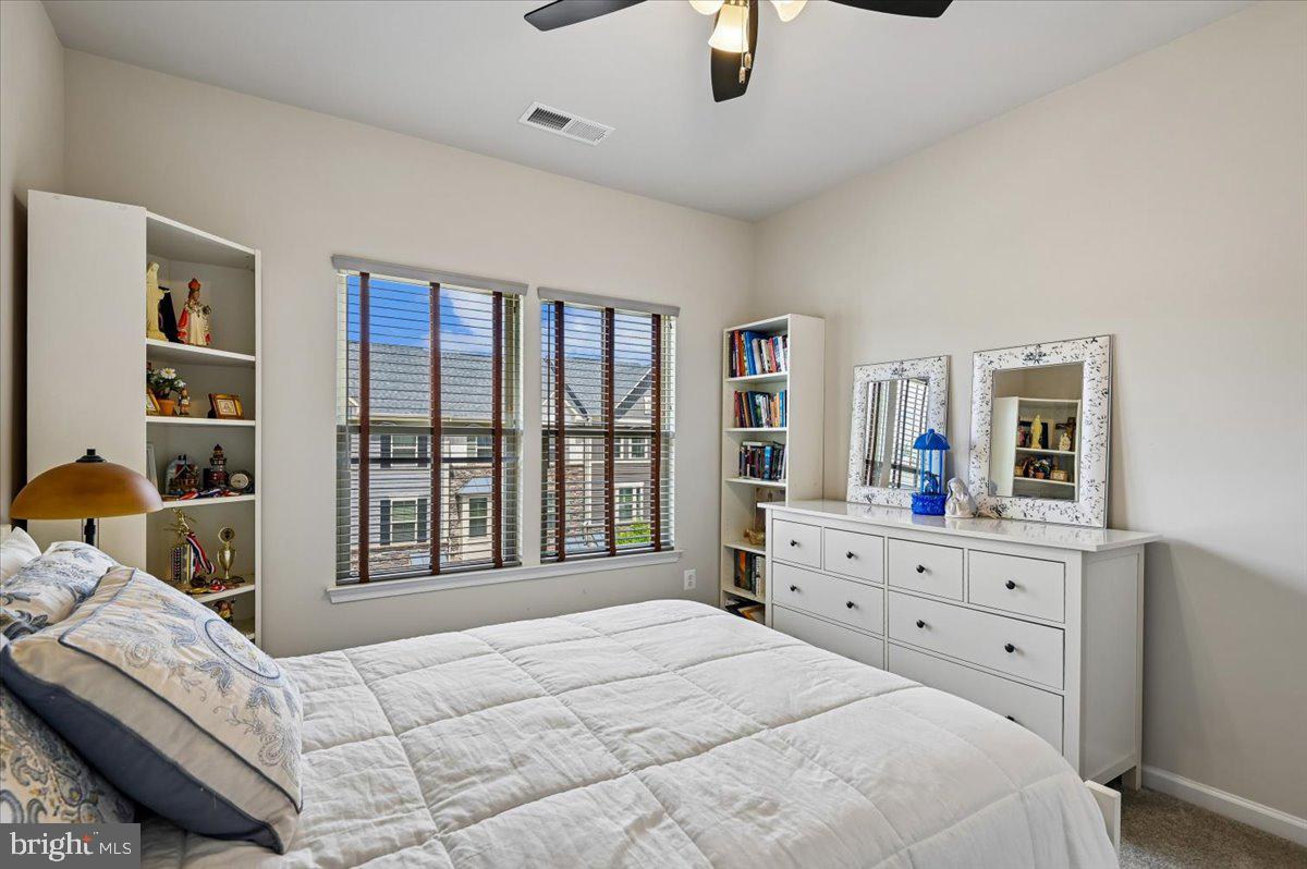 PONDVIEW - Residential