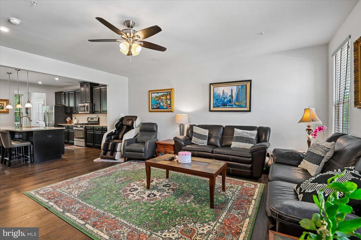 PONDVIEW - Residential