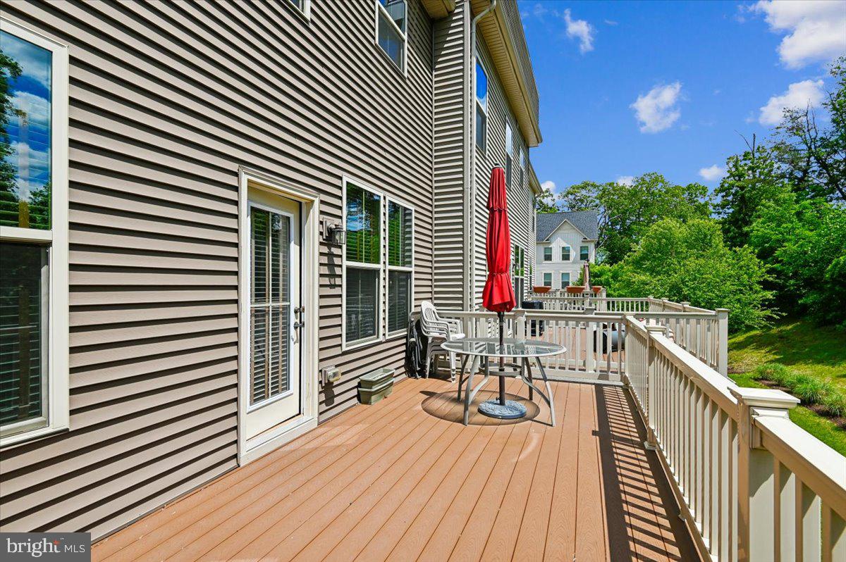 PONDVIEW - Residential