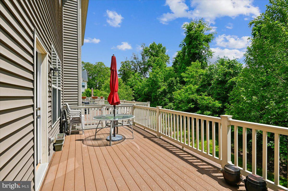 PONDVIEW - Residential