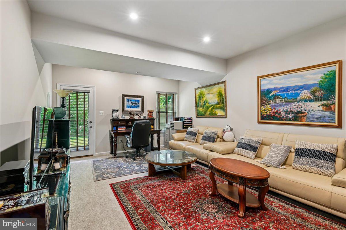 PONDVIEW - Residential