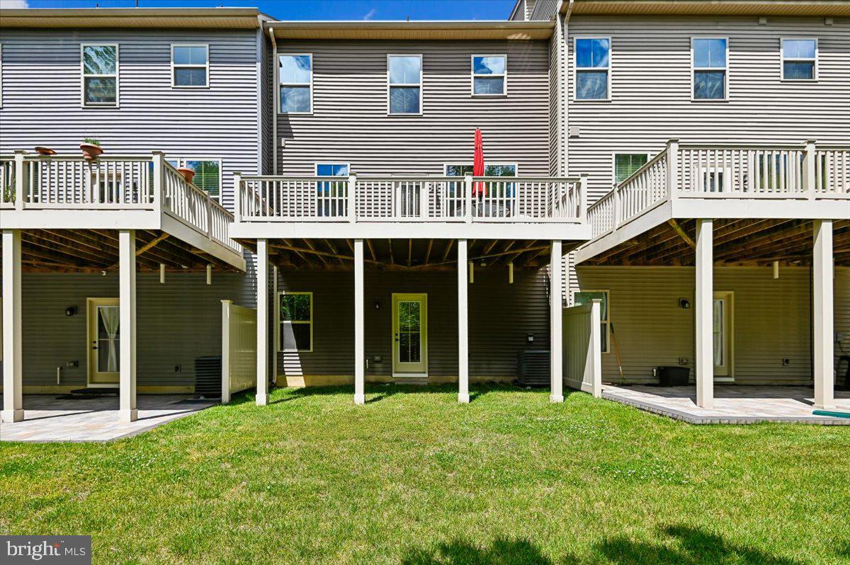 PONDVIEW - Residential