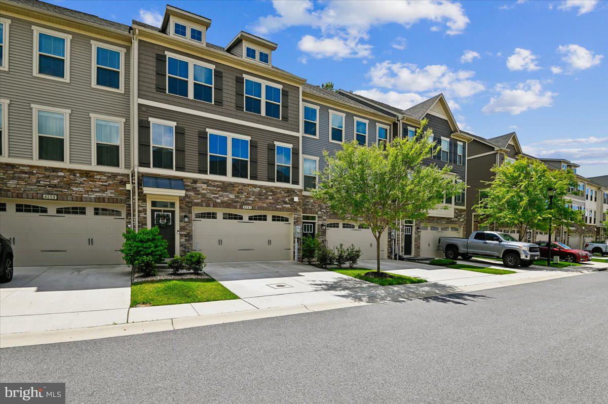 PONDVIEW - Residential