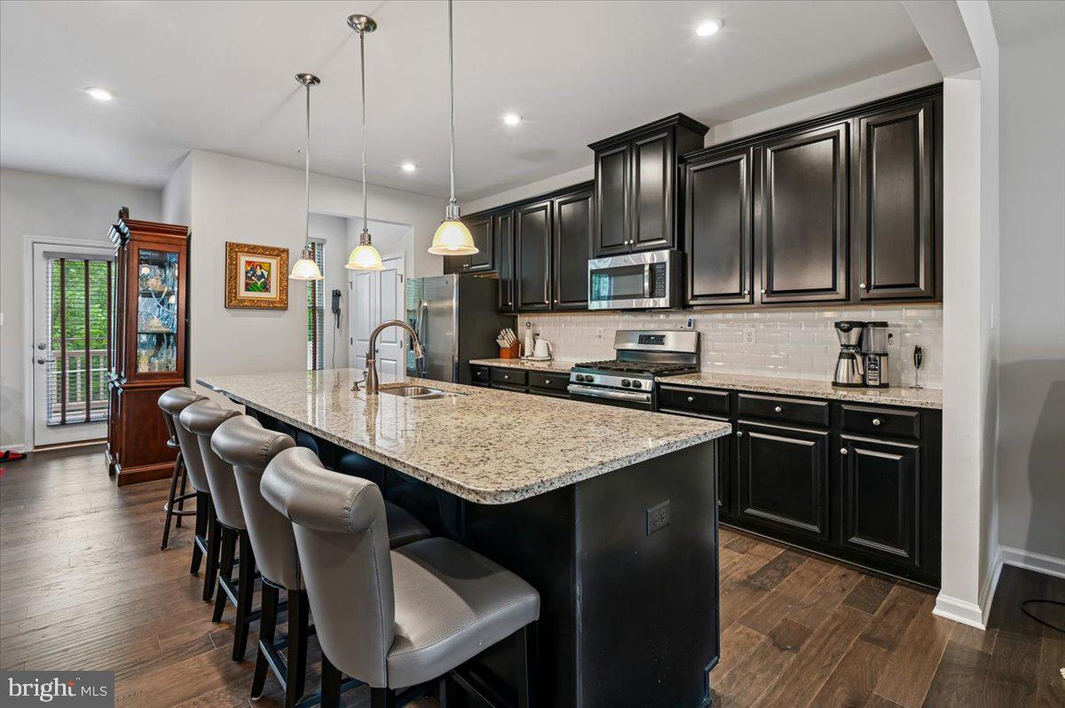 PONDVIEW - Residential