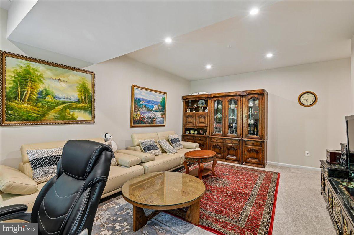 PONDVIEW - Residential