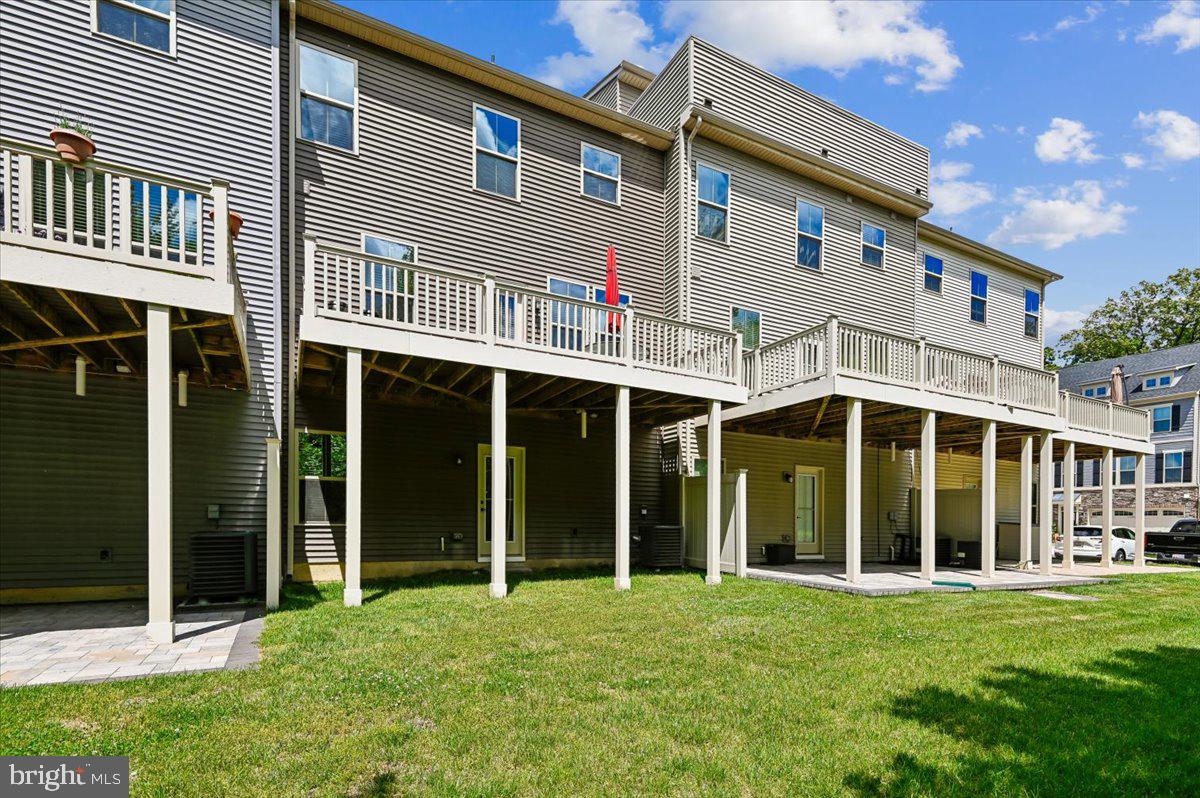 PONDVIEW - Residential