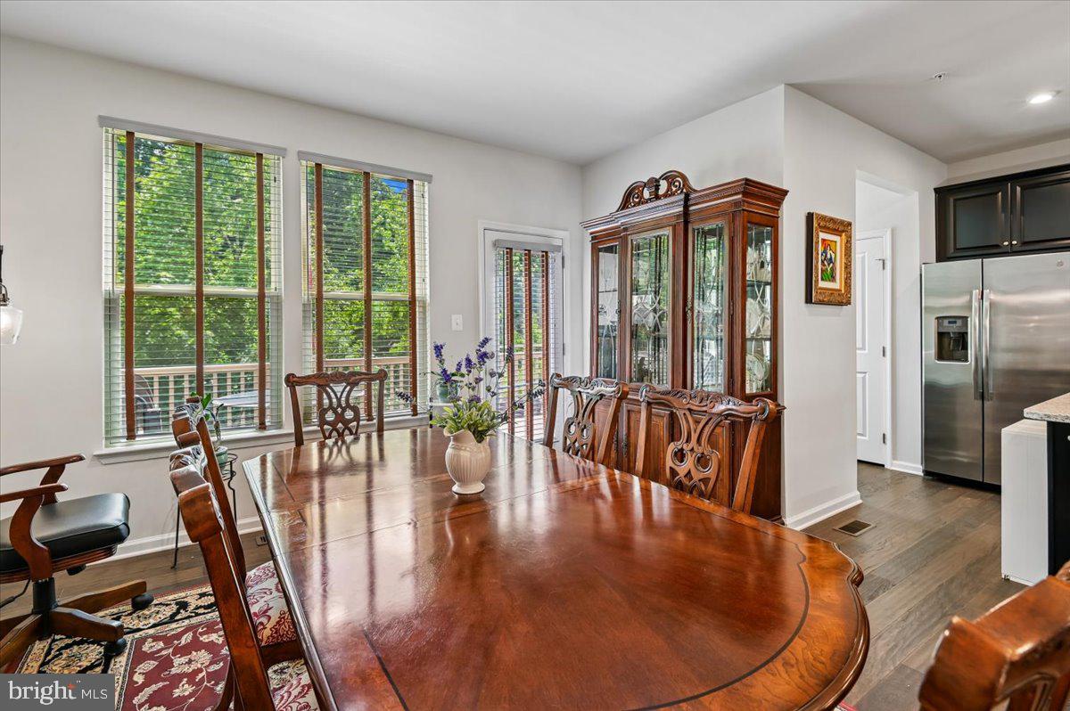 PONDVIEW - Residential