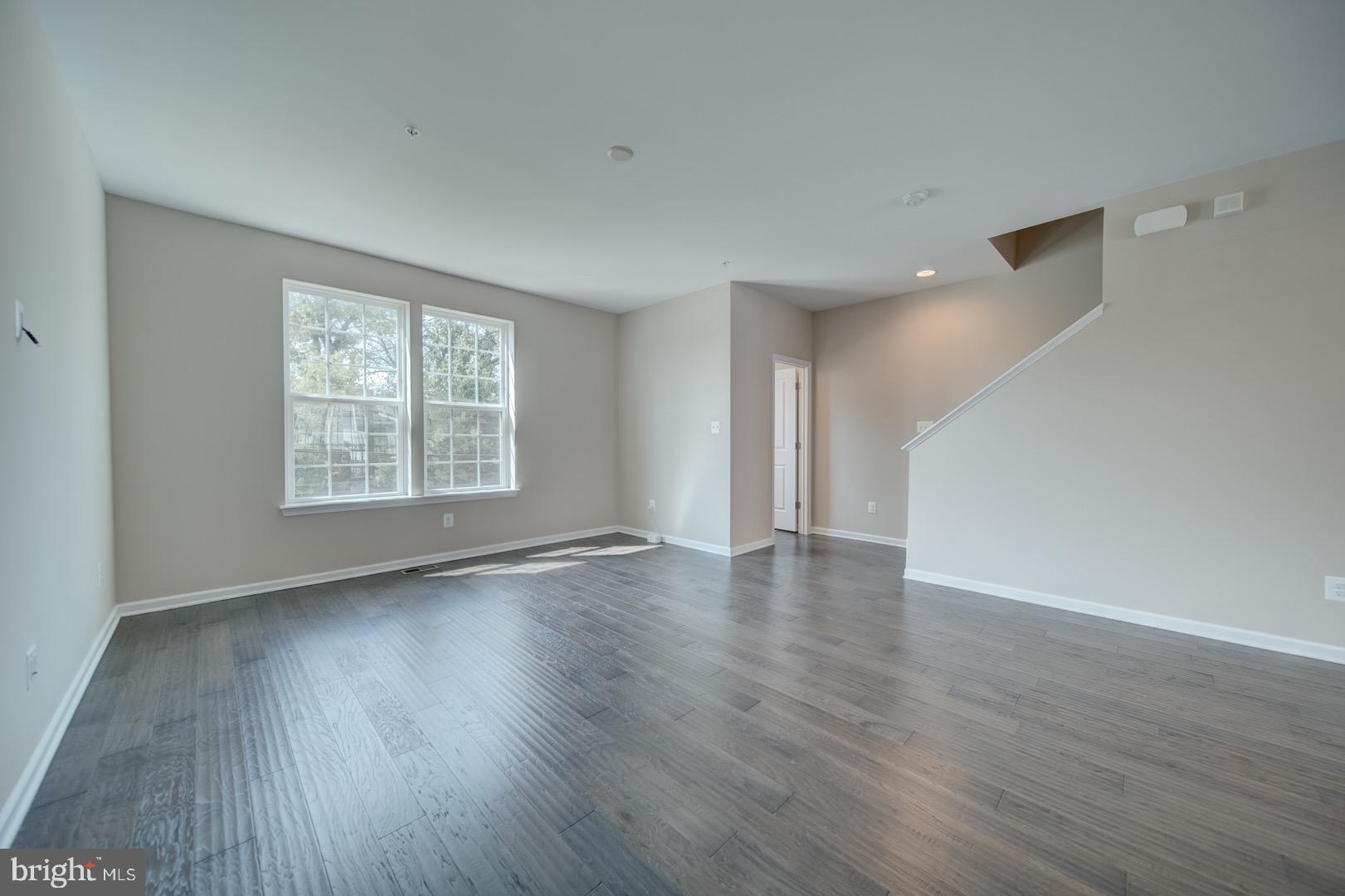 METRO POINTE - Residential