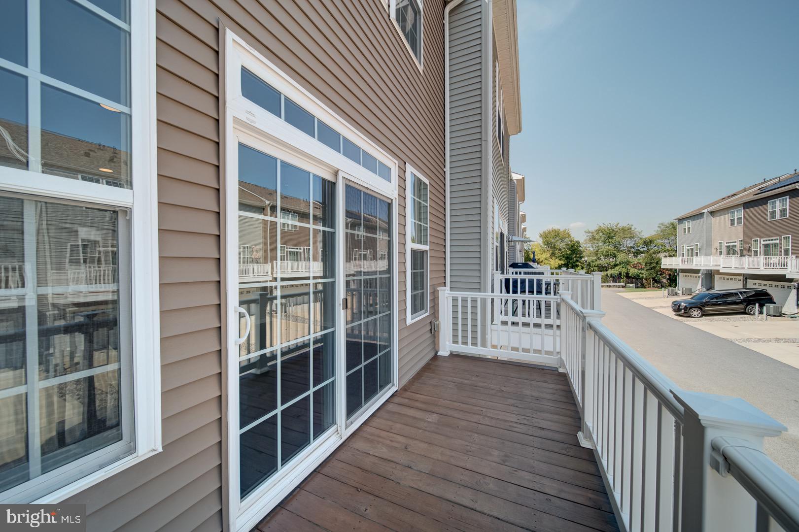 METRO POINTE - Residential