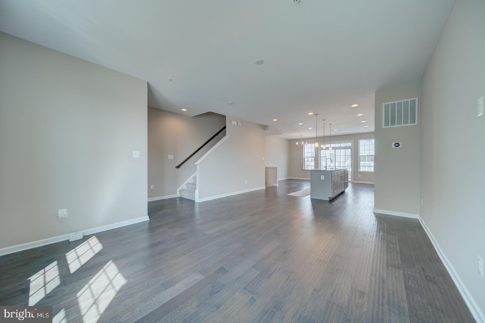 METRO POINTE - Residential