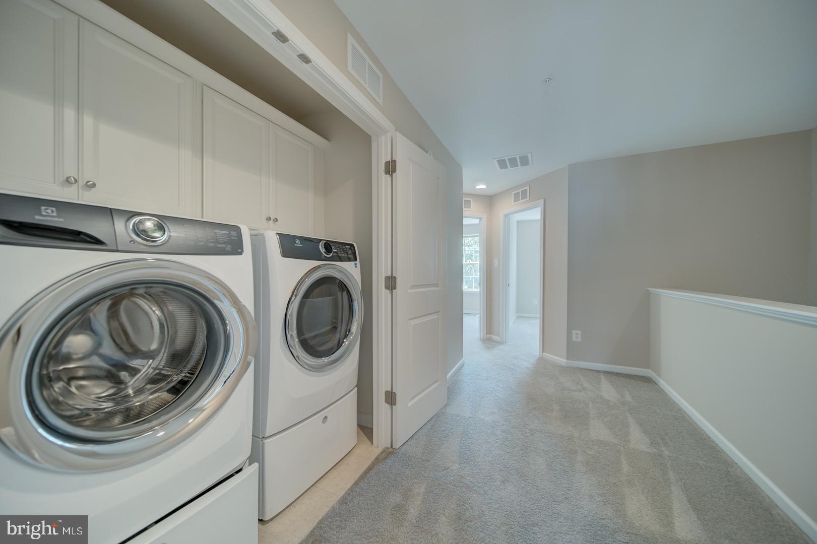 METRO POINTE - Residential