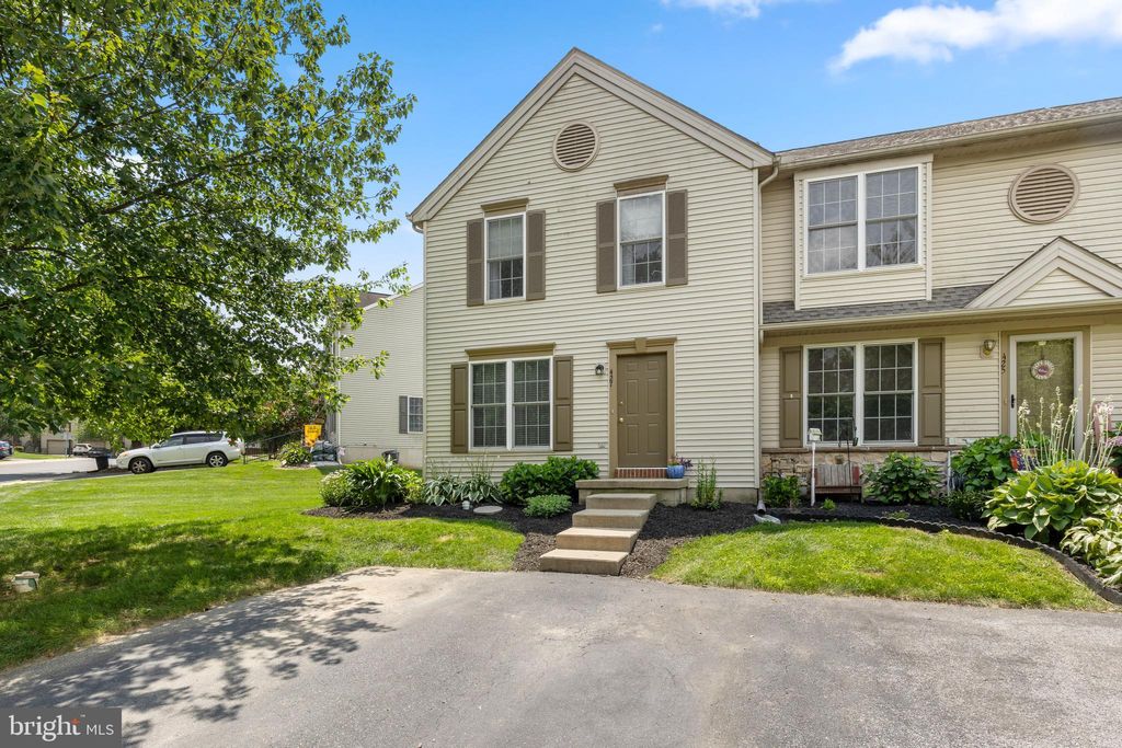 Photo of 427 Banyan Circle Drive, LANCASTER, PA 17603 (MLS # PALA2073582)