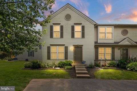 Photo of 427 Banyan Circle Drive, LANCASTER, PA 17603 (MLS # PALA2073582)