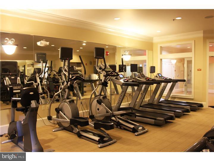 TERRAZZA NEWTOWN SQR - Residential