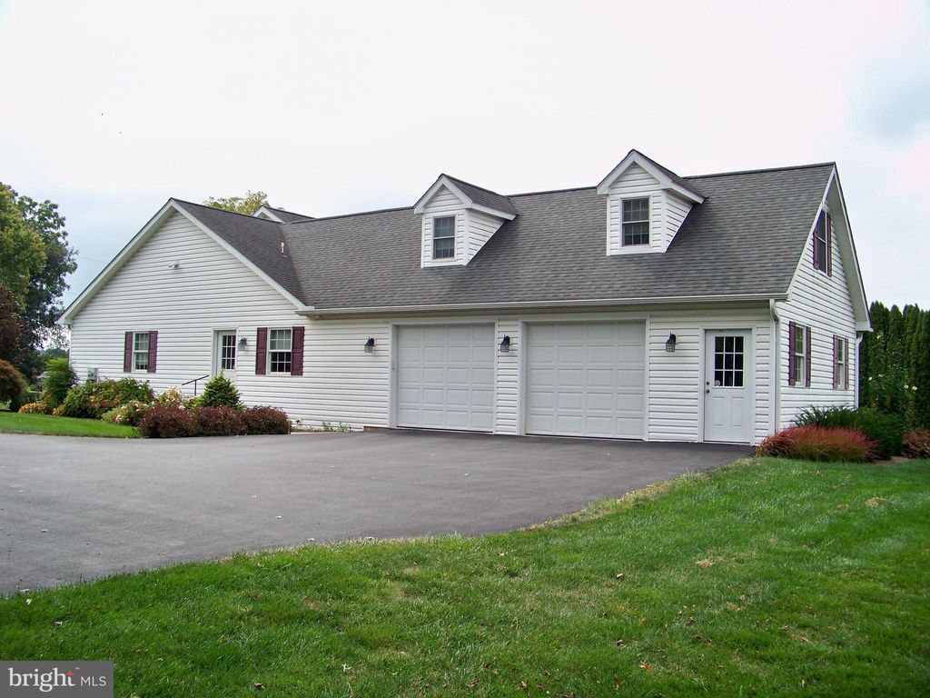 Photo of 426 W Fritz Avenue, QUARRYVILLE, PA 17566 (MLS # PALA2057684)