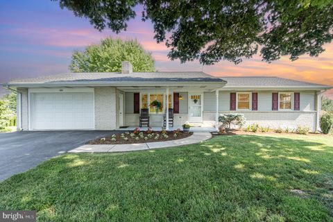 Photo of 401 Myer Terrace, Leola, PA 17540 (MLS # PALA2051724)