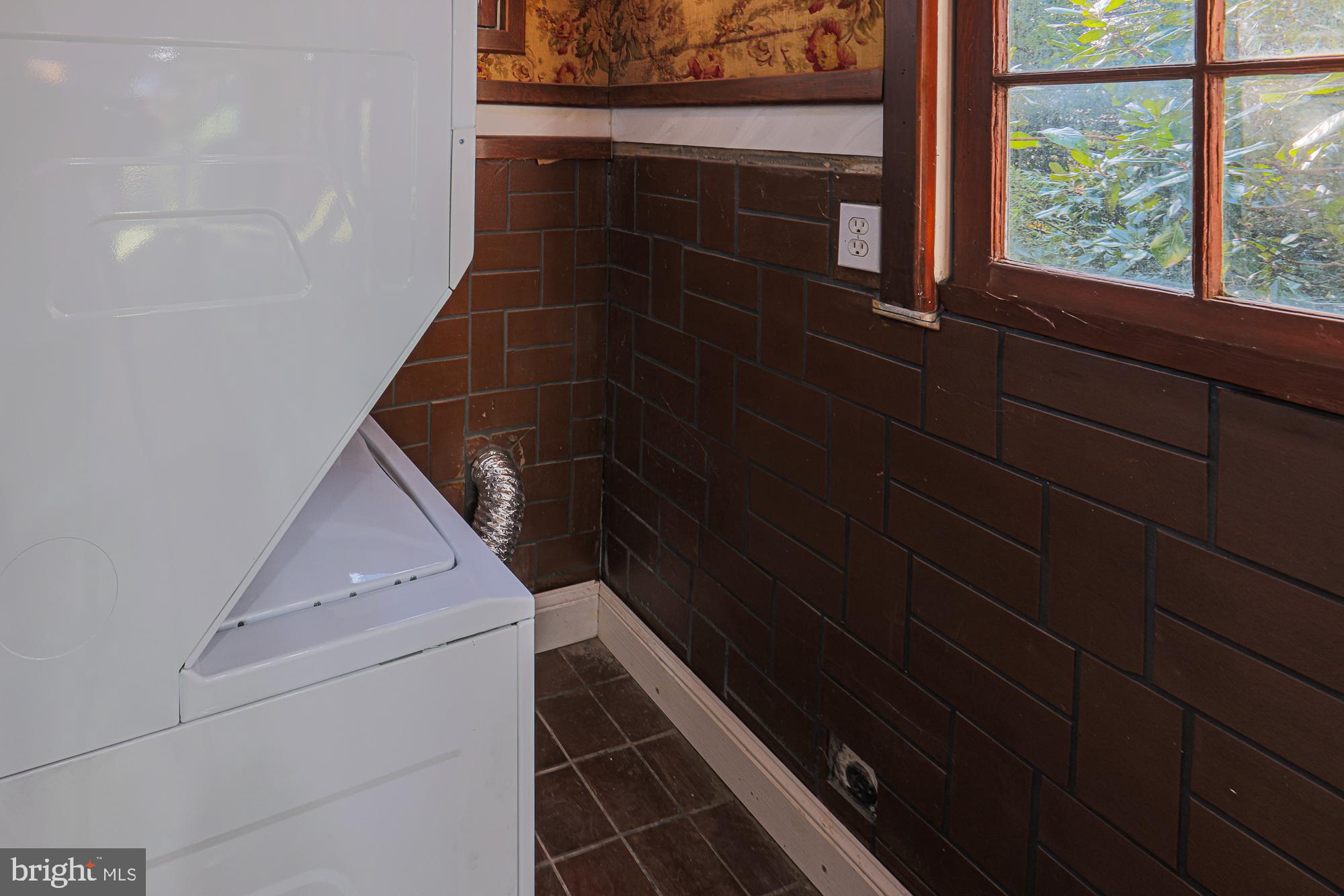 WINDSOR HILLS - Residential