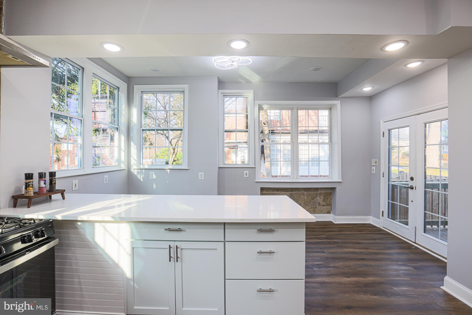 WINDSOR HILLS - Residential