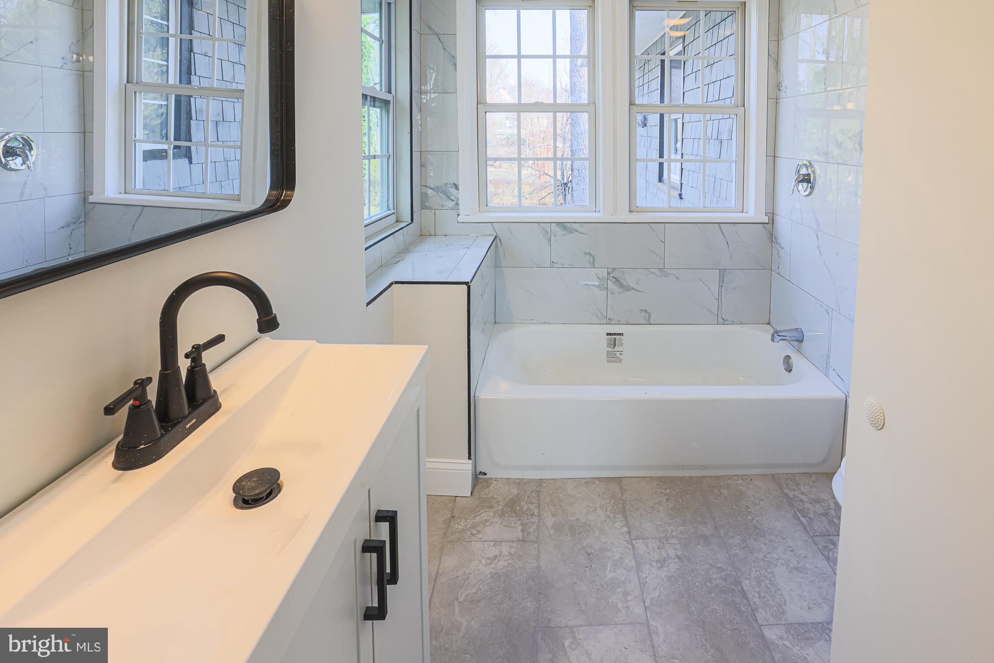 WINDSOR HILLS - Residential