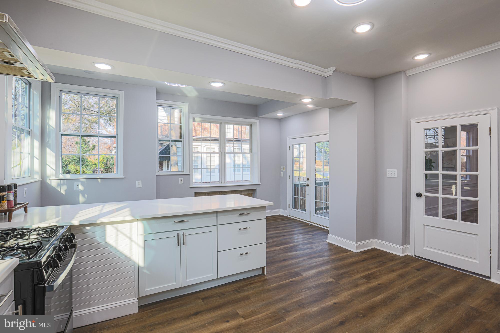 WINDSOR HILLS - Residential