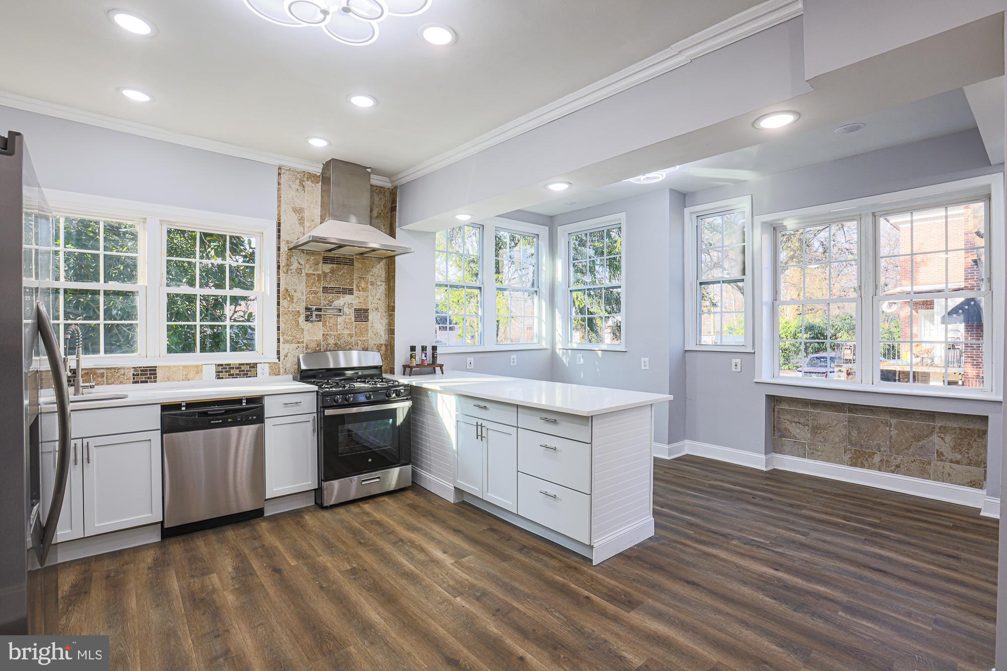 WINDSOR HILLS - Residential