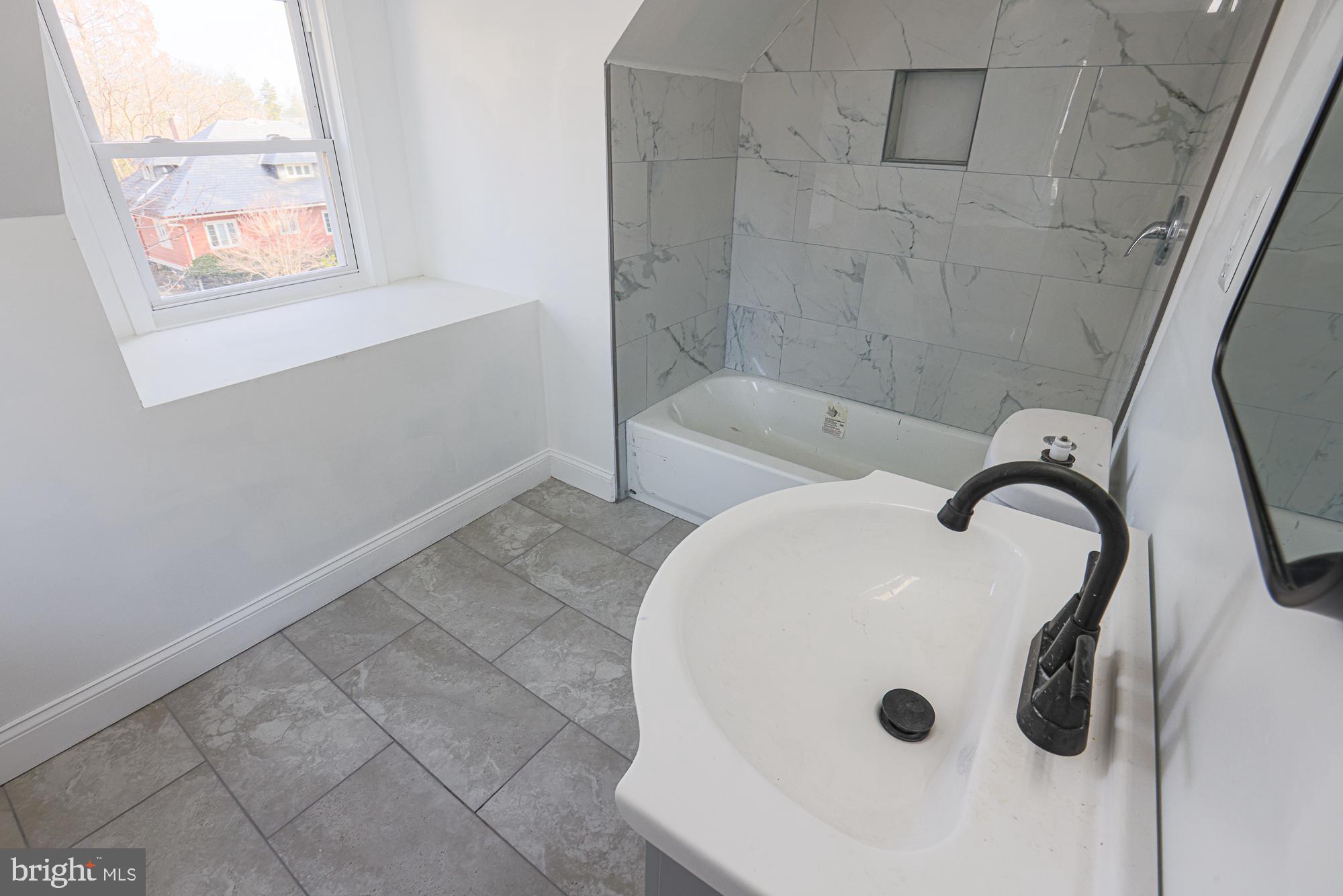 WINDSOR HILLS - Residential