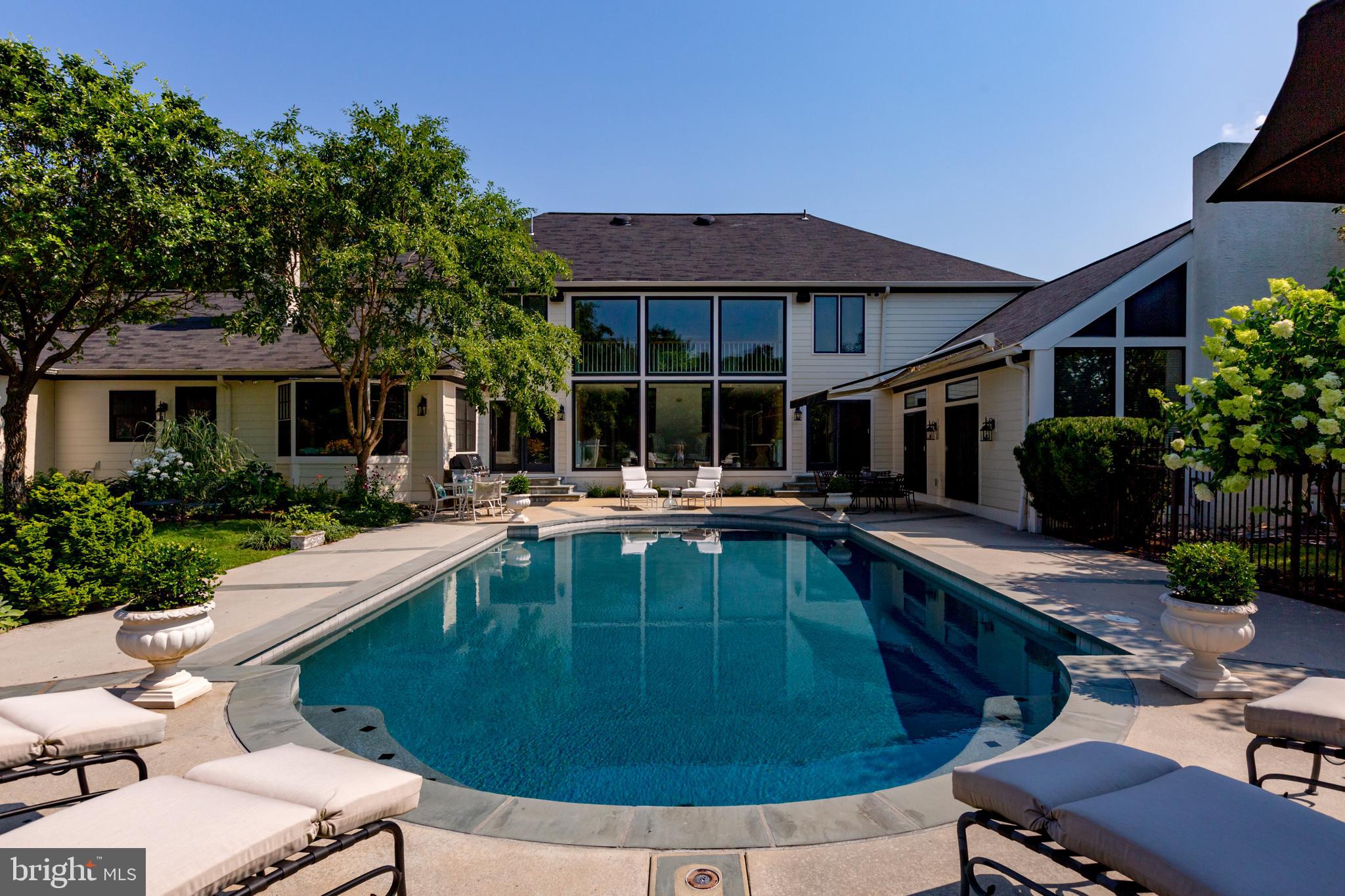 RADNOR HUNT - Residential