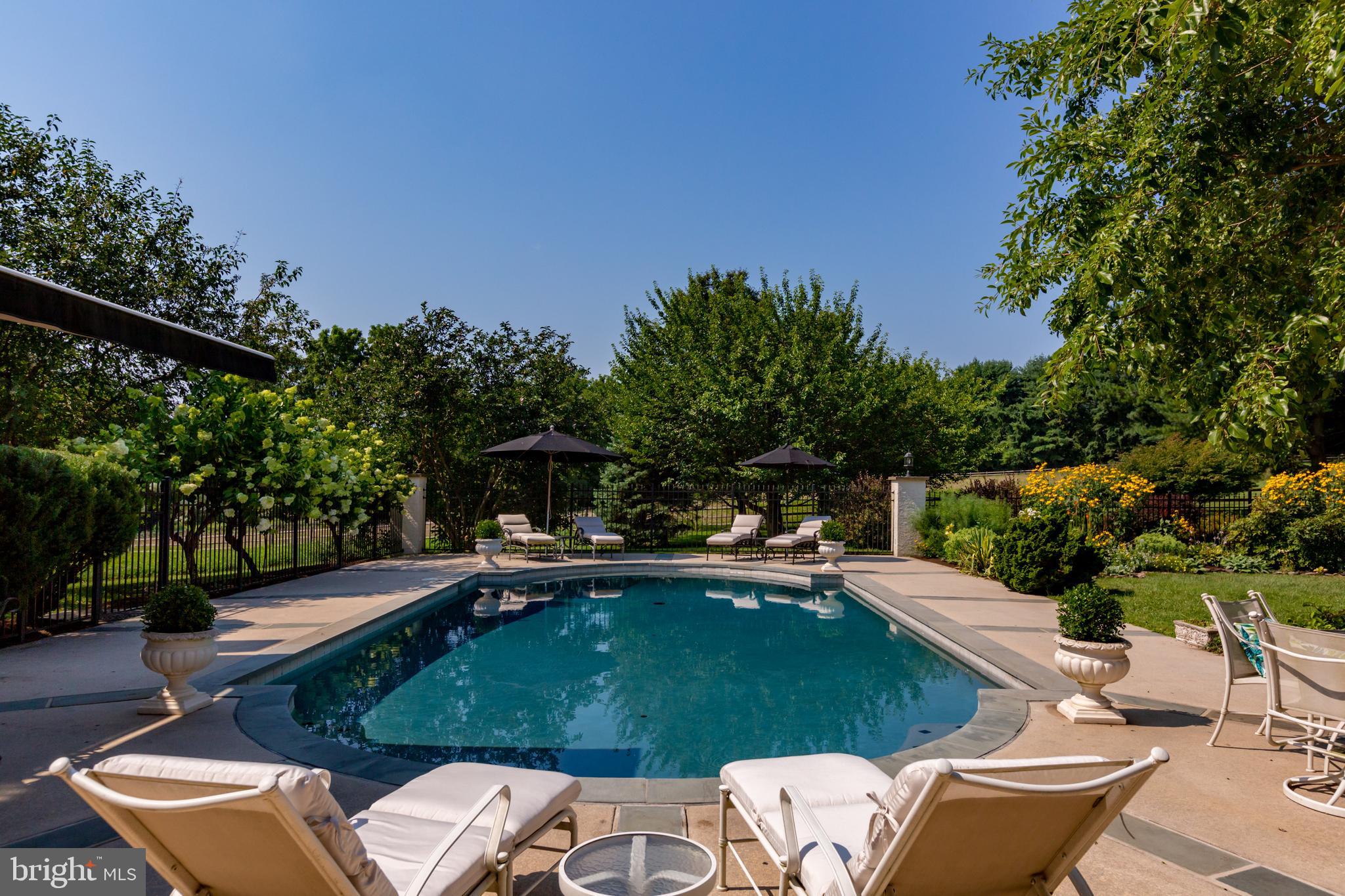 RADNOR HUNT - Residential