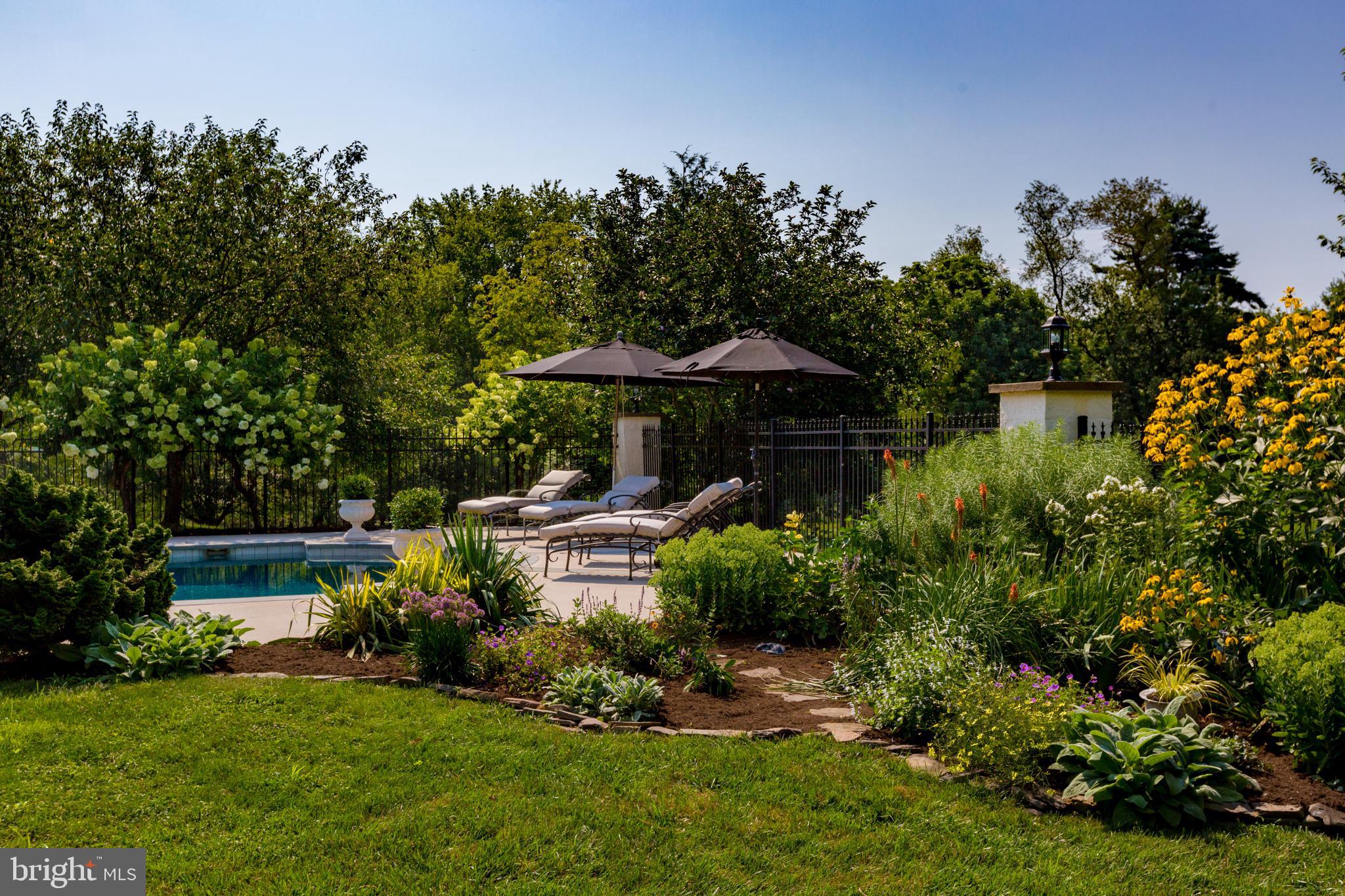 RADNOR HUNT - Residential