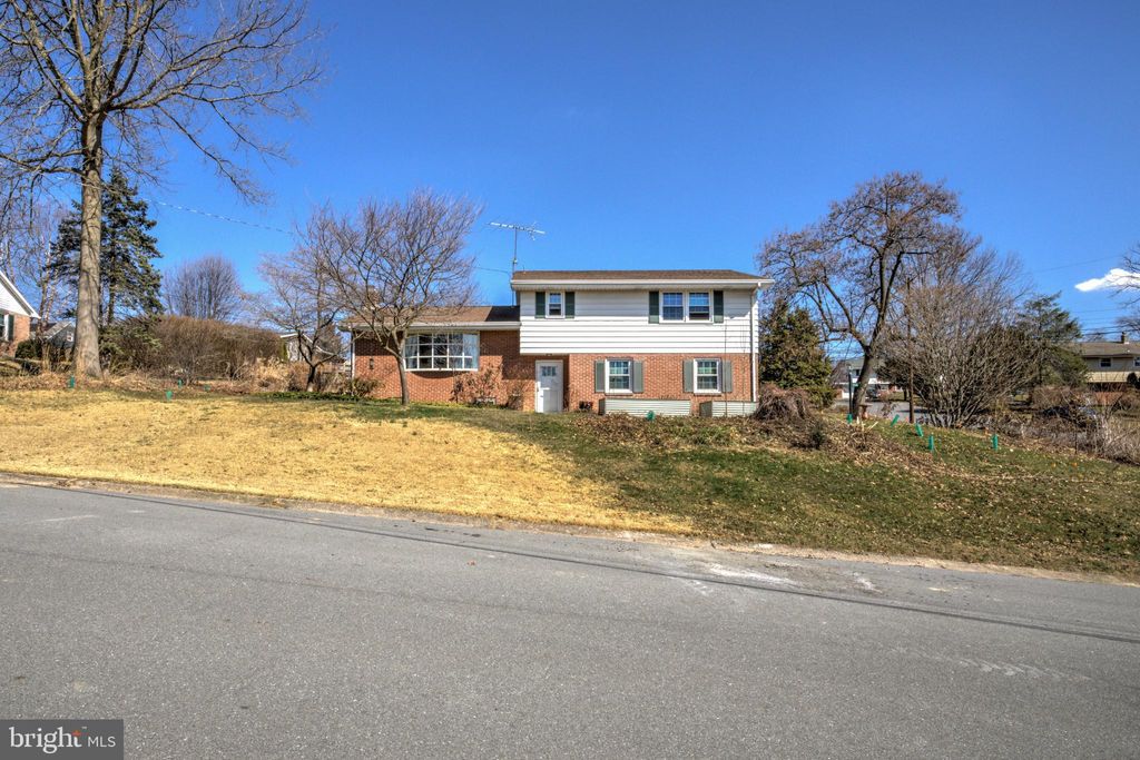 Photo of 1146 Hermosa Avenue, LANCASTER, PA 17601 (MLS # PALA2083934)