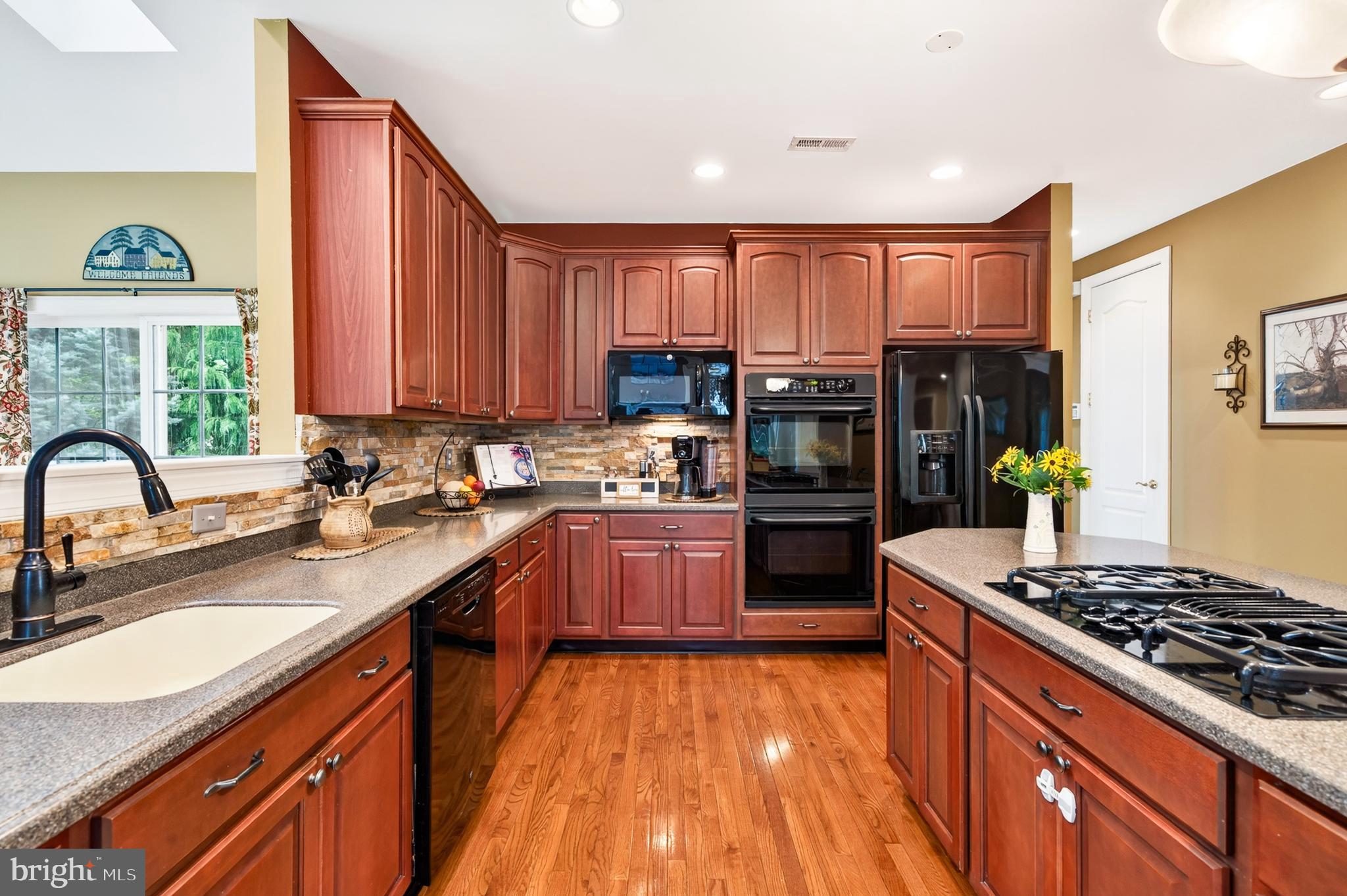 404 MAPLE GLEN CIRCLE
