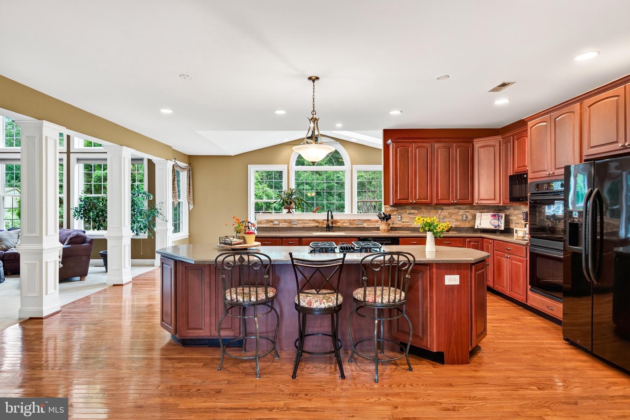 404 MAPLE GLEN CIRCLE