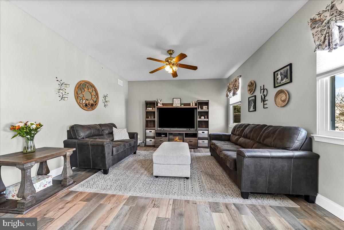 SPRINGFIELD CHASE - Residential