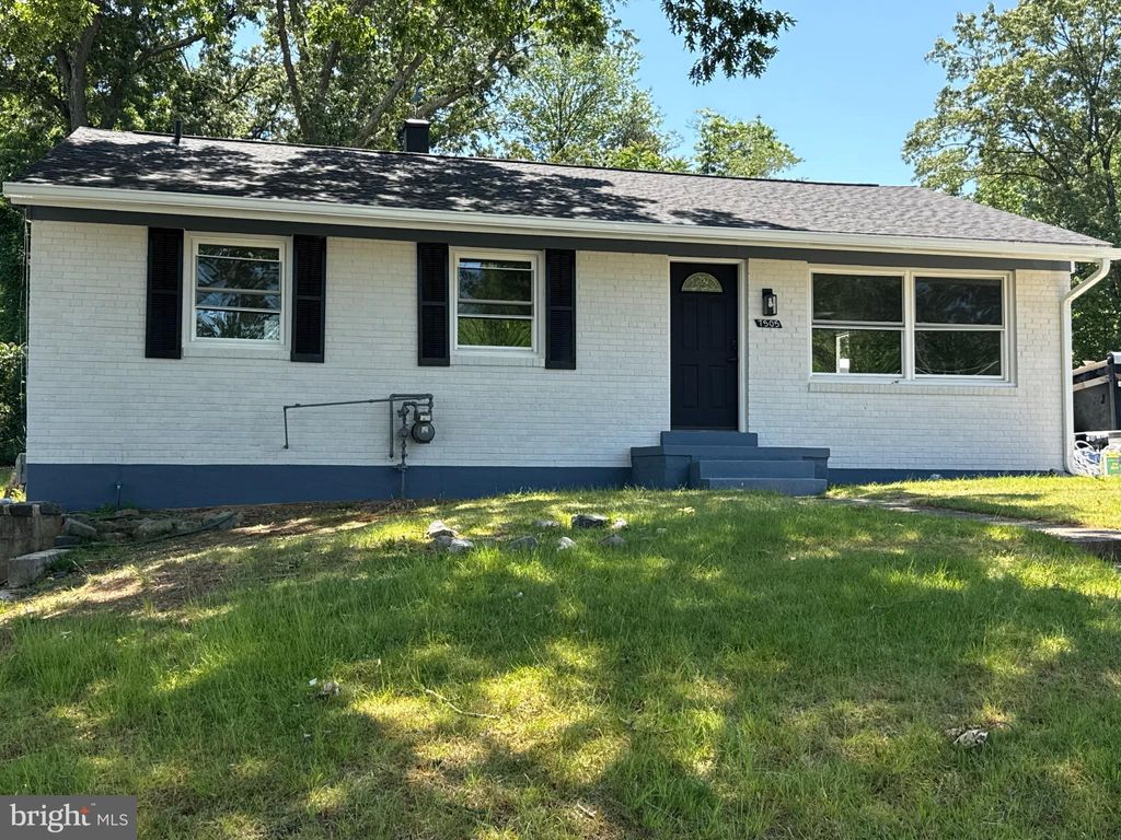 Photo of 7505 Cullum Street, LORTON, VA 22079 (MLS # VAFX2313968)