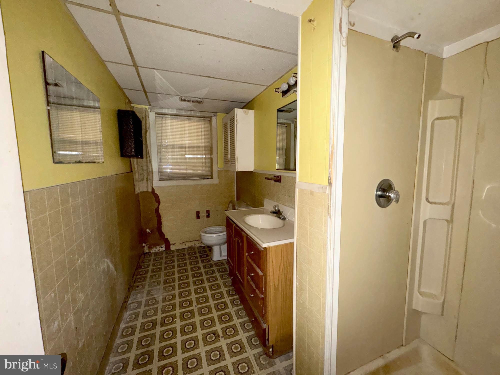 LAKE SHORE - Residential