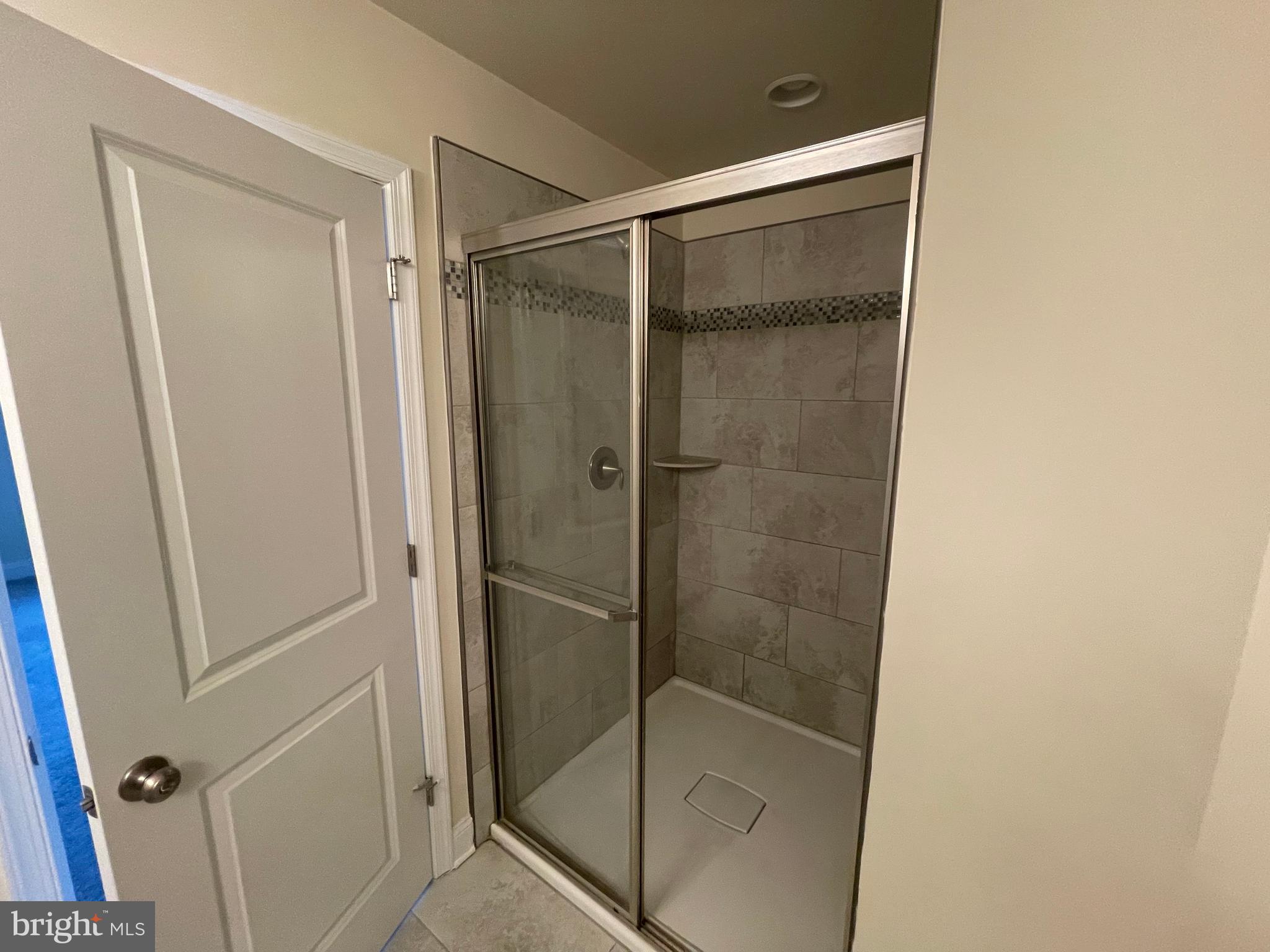 OXFORD SQUARE - Residential Lease