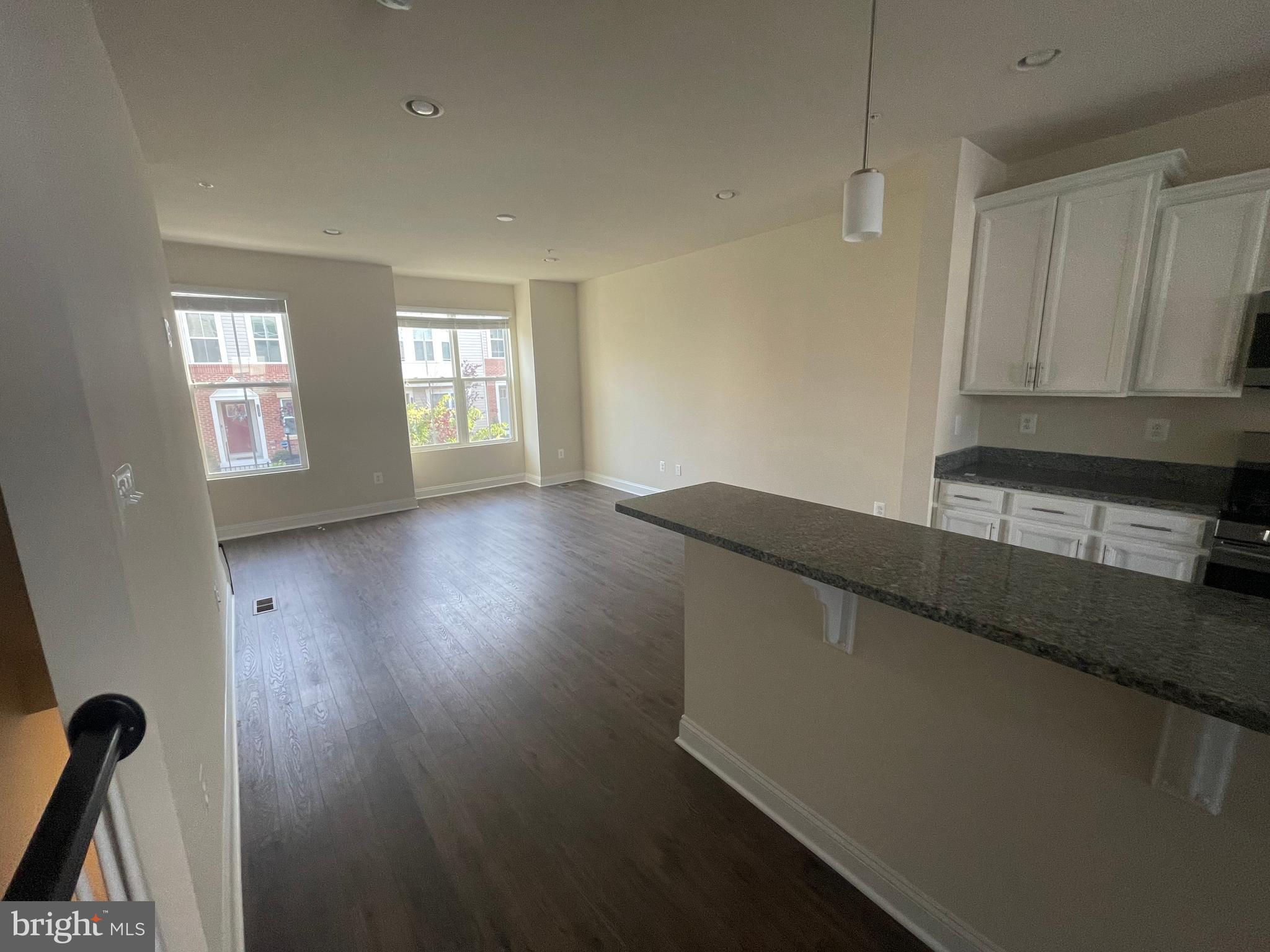 OXFORD SQUARE - Residential Lease