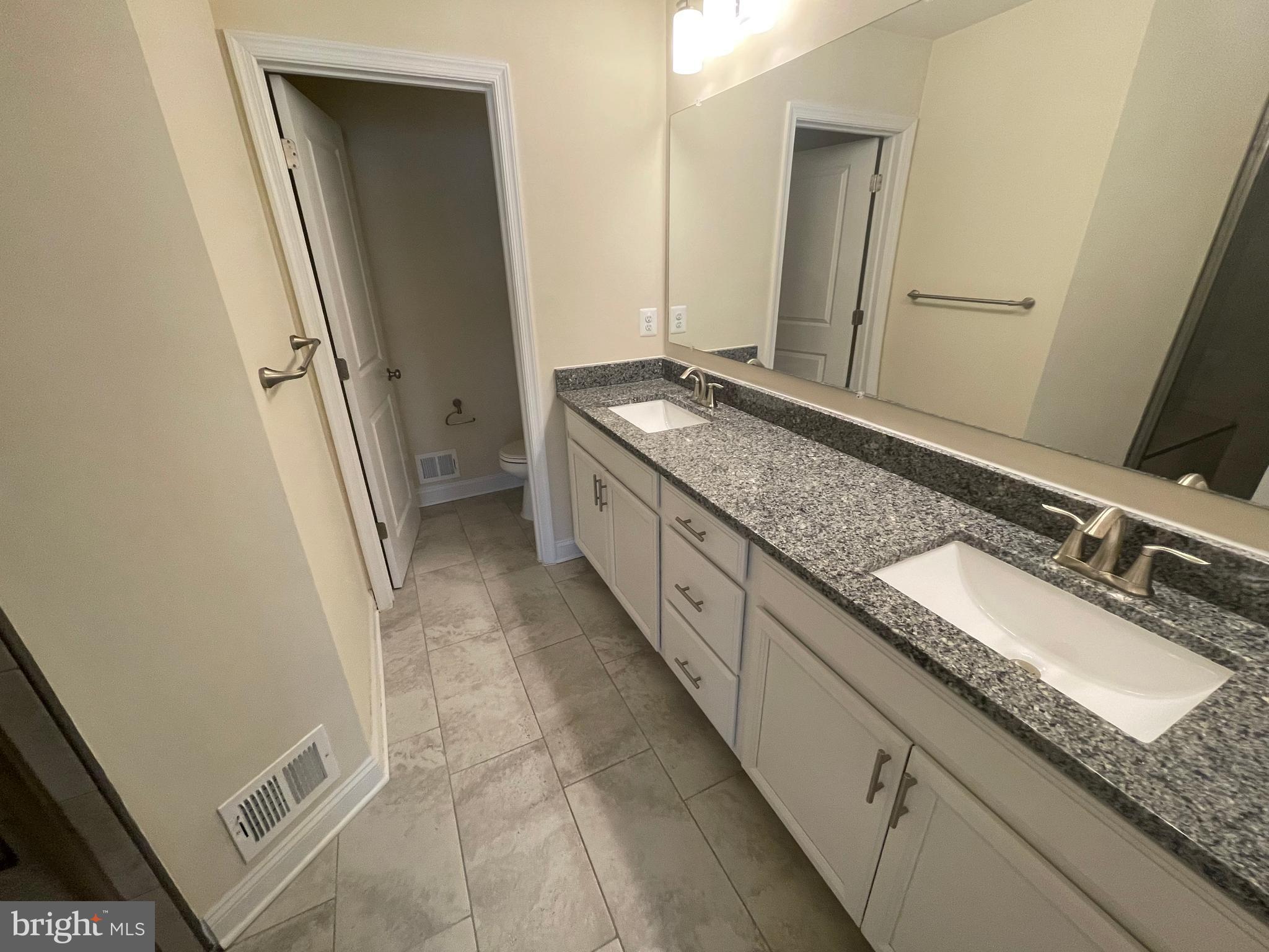 OXFORD SQUARE - Residential Lease