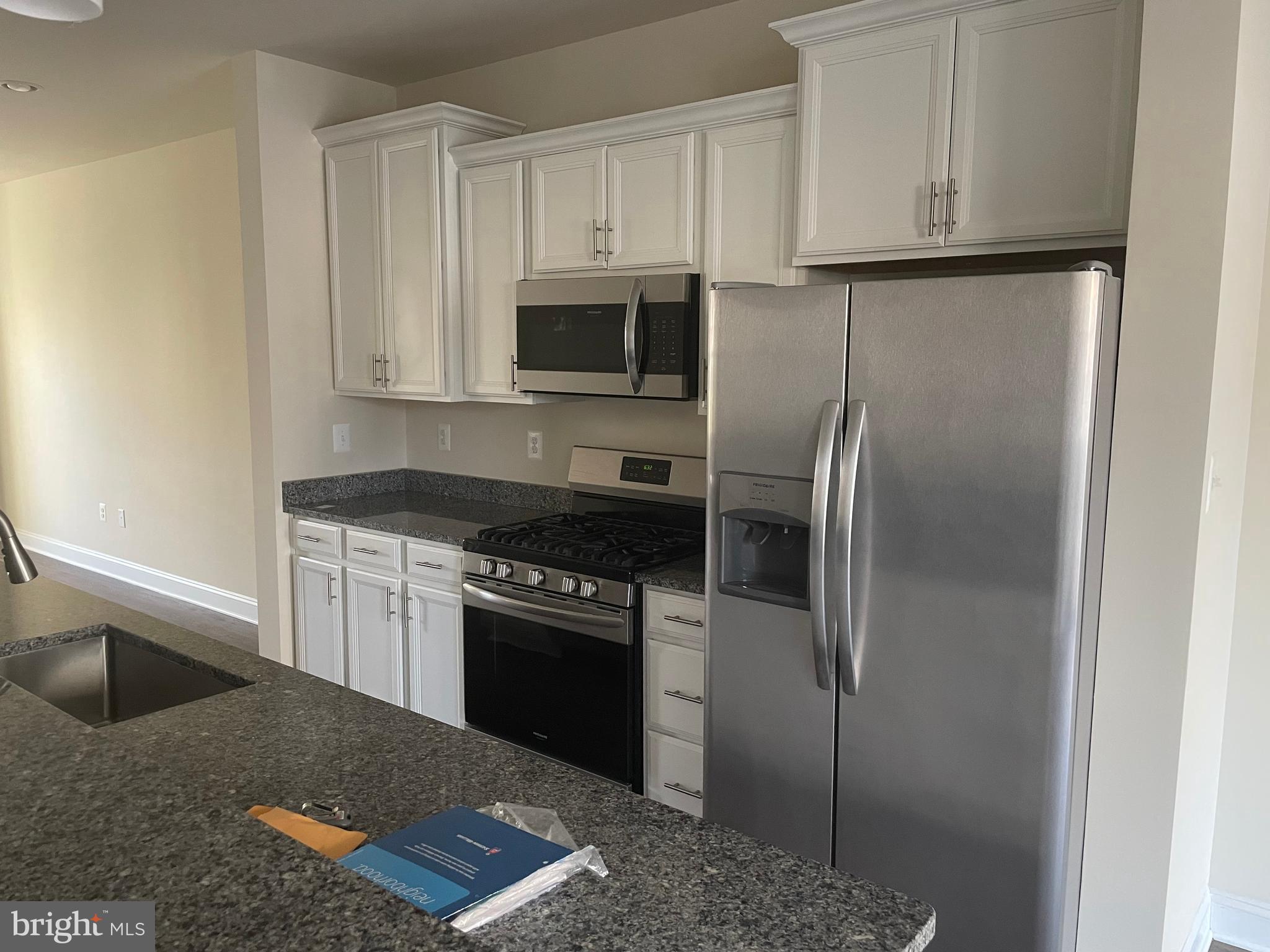 OXFORD SQUARE - Residential Lease