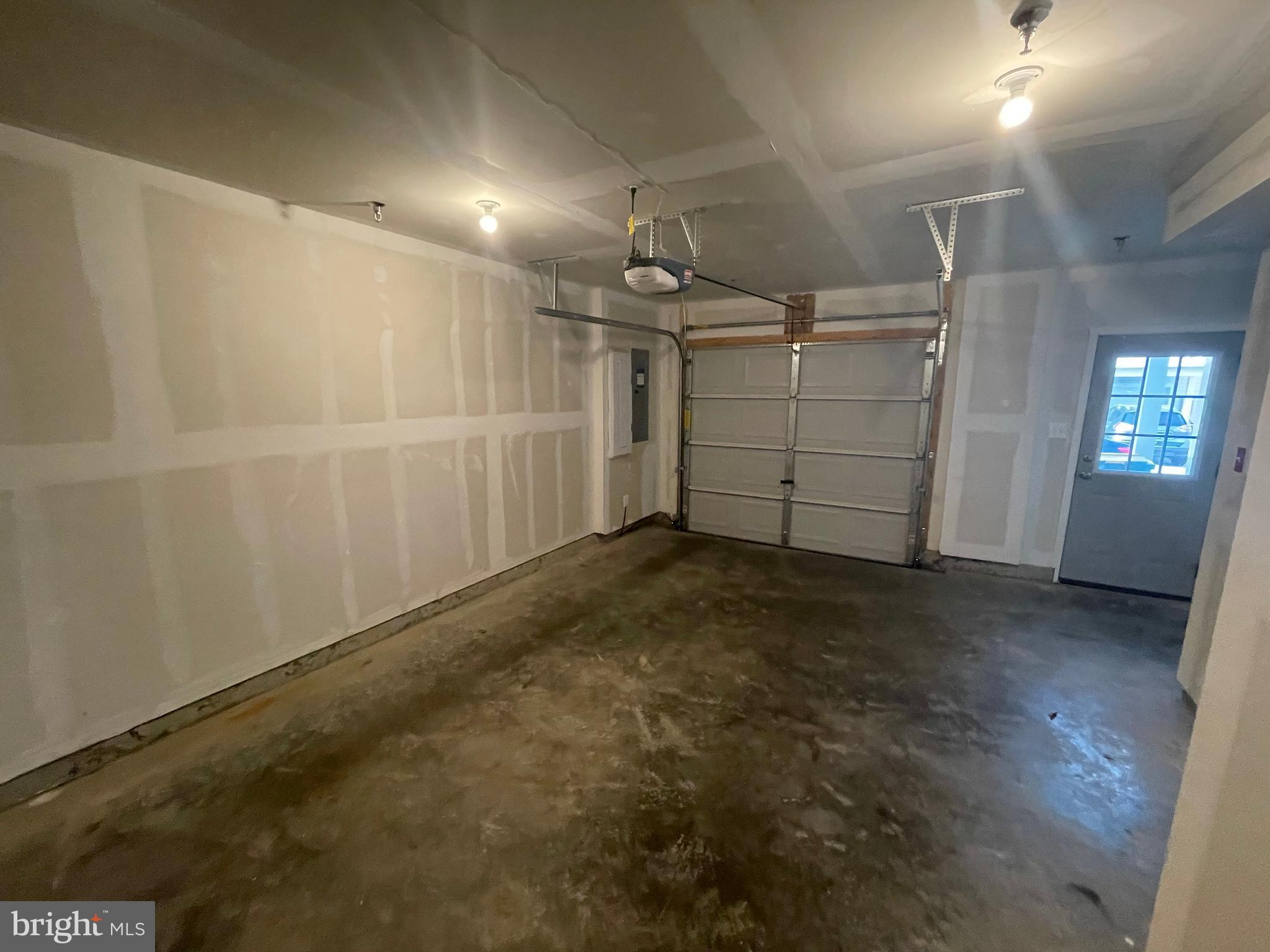 OXFORD SQUARE - Residential Lease