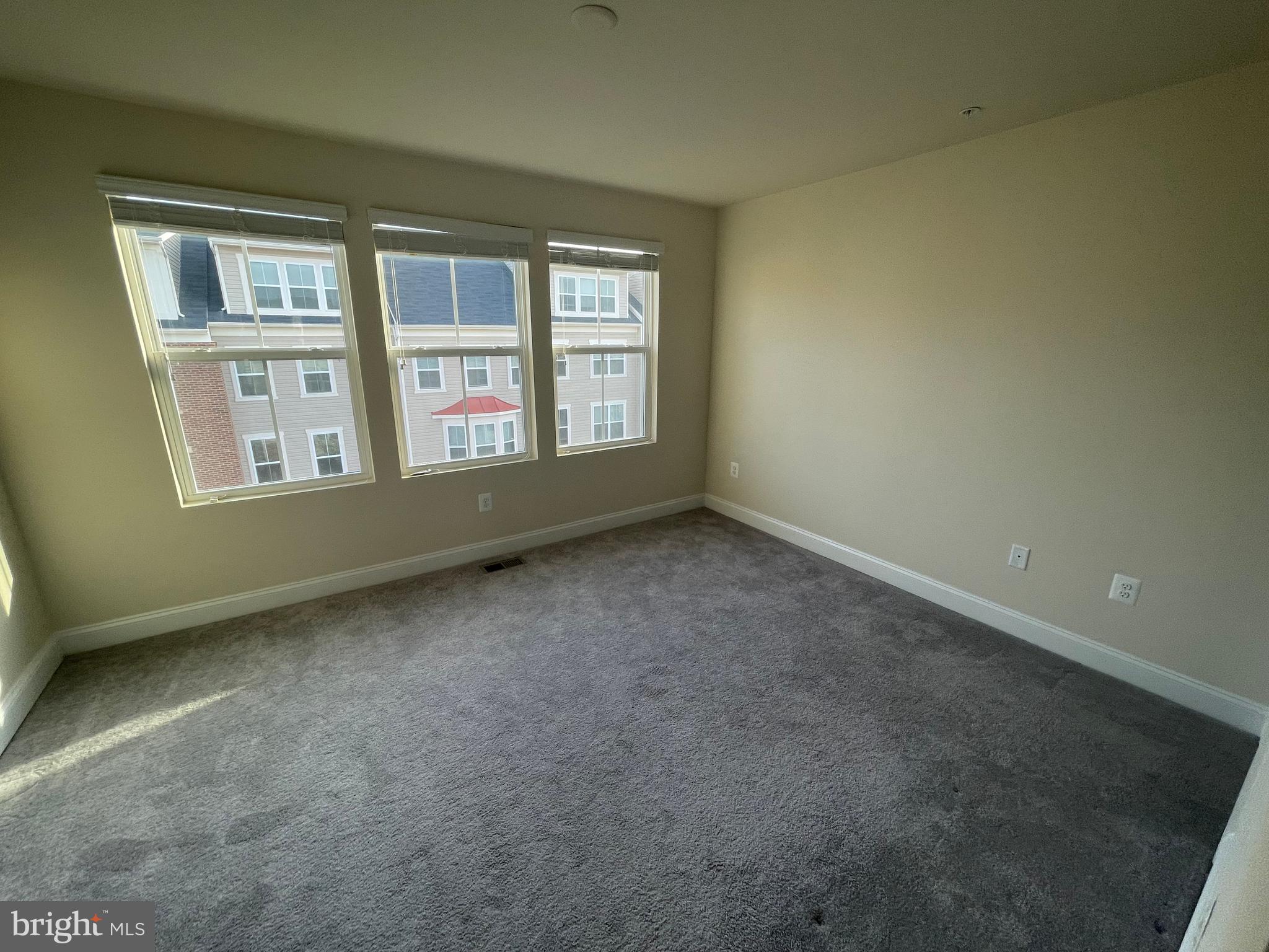 OXFORD SQUARE - Residential Lease