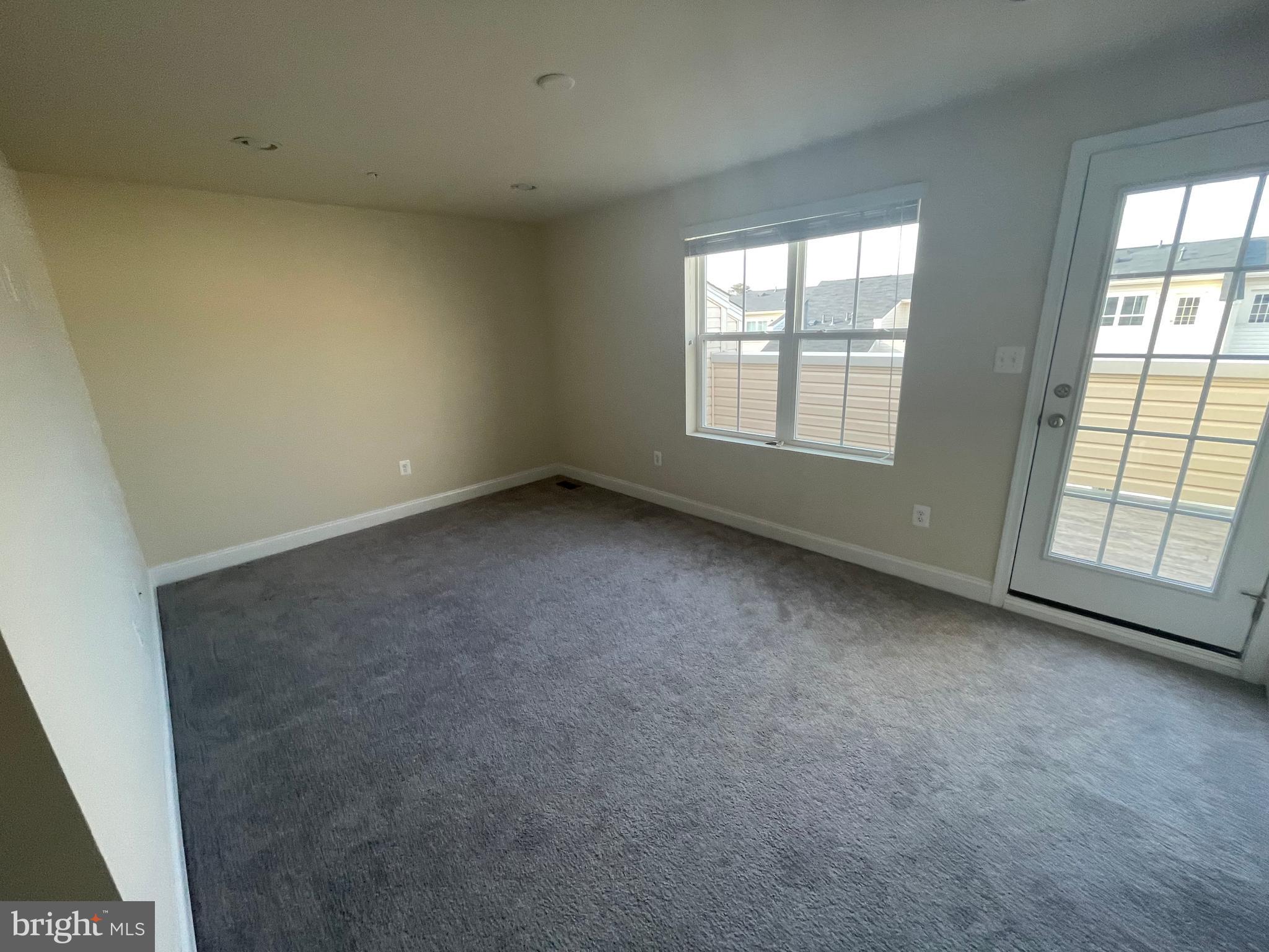 OXFORD SQUARE - Residential Lease