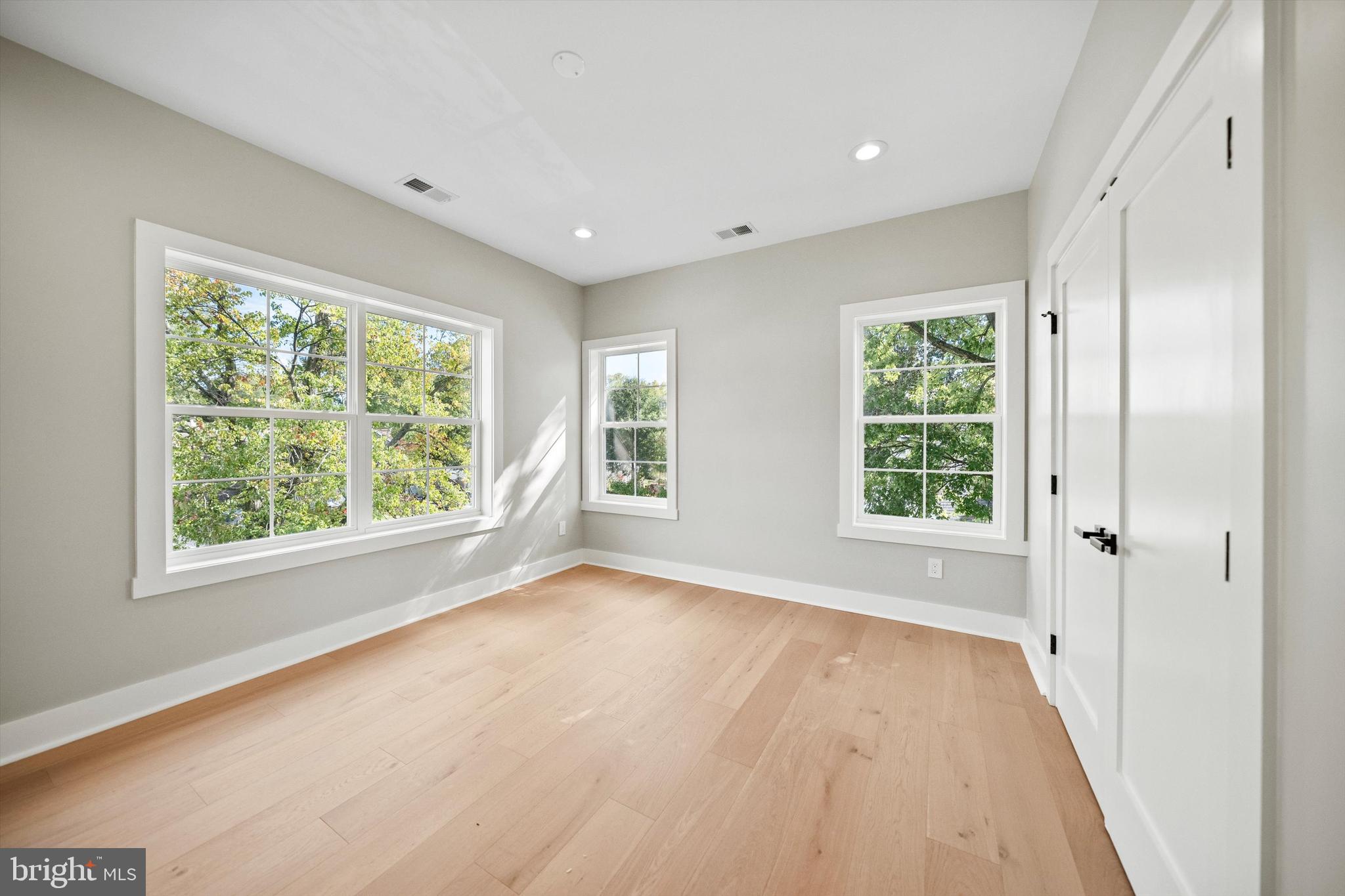 BUCKNELL MANOR - Residential