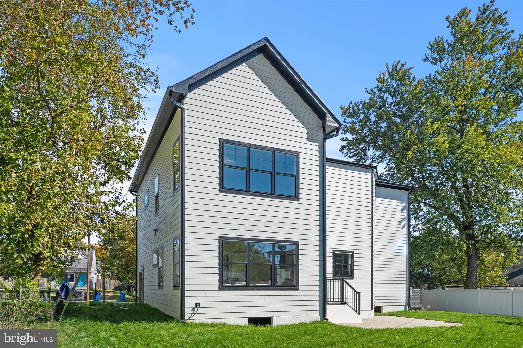 BUCKNELL MANOR - Residential