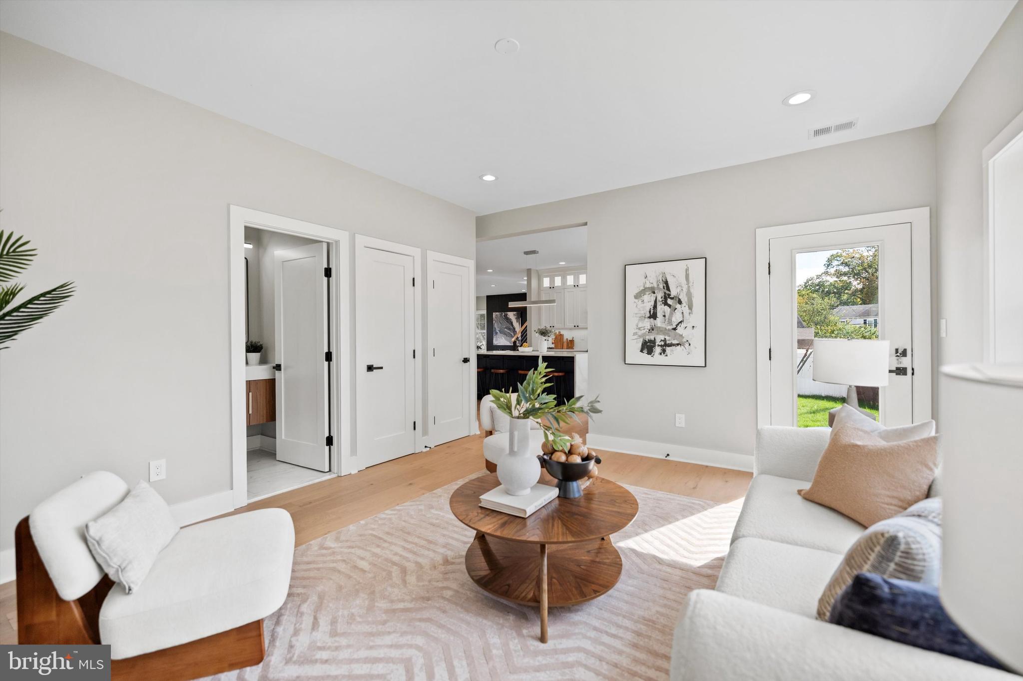 BUCKNELL MANOR - Residential