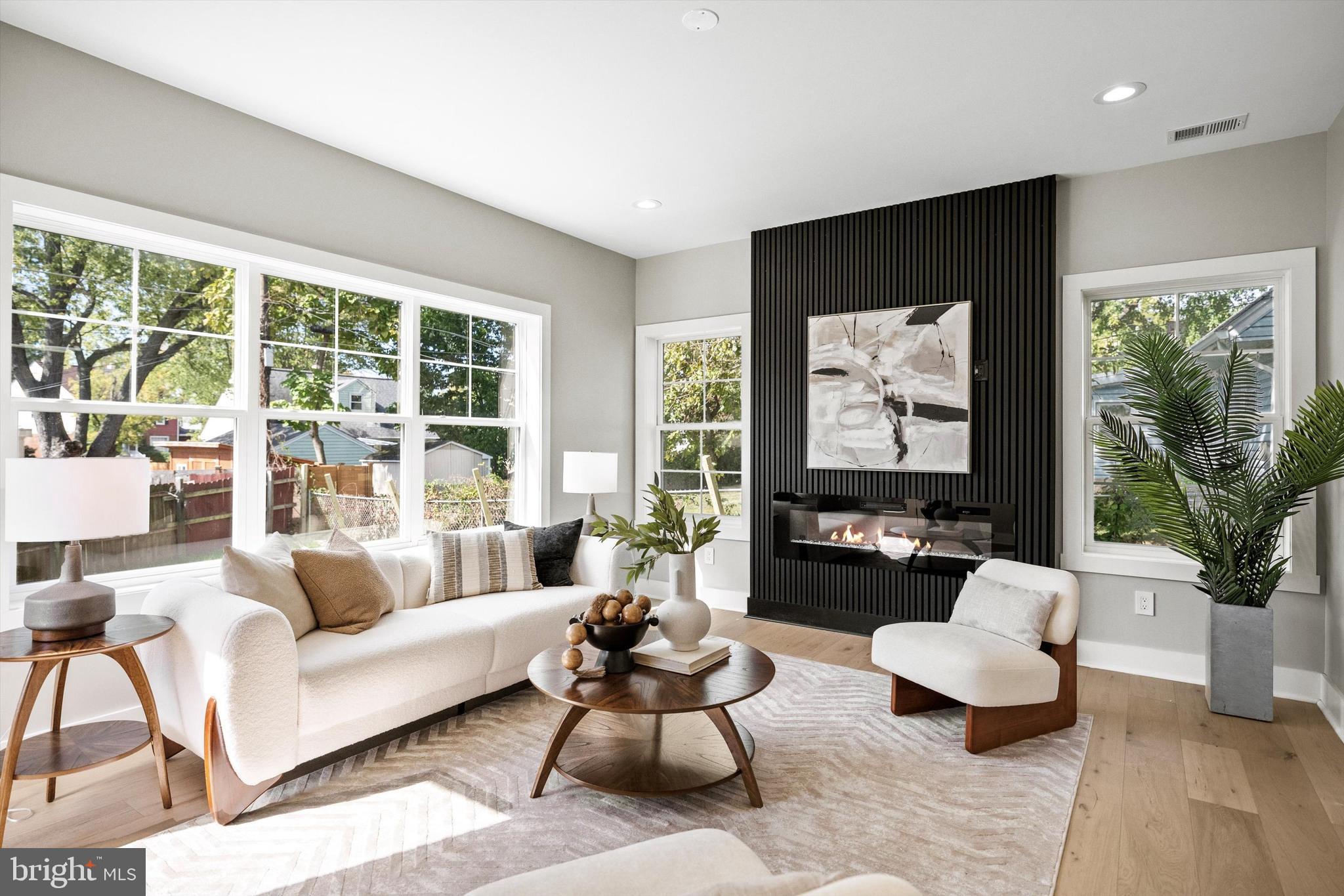 BUCKNELL MANOR - Residential