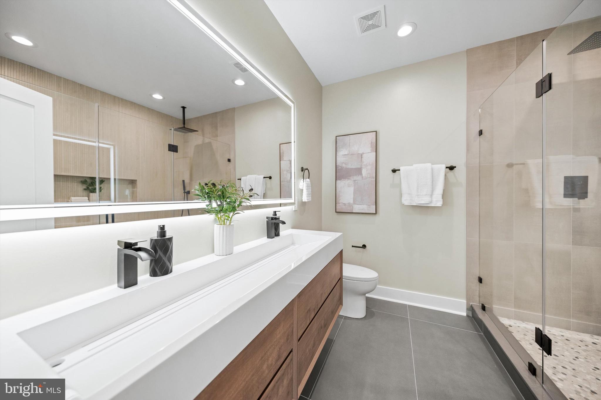 BUCKNELL MANOR - Residential