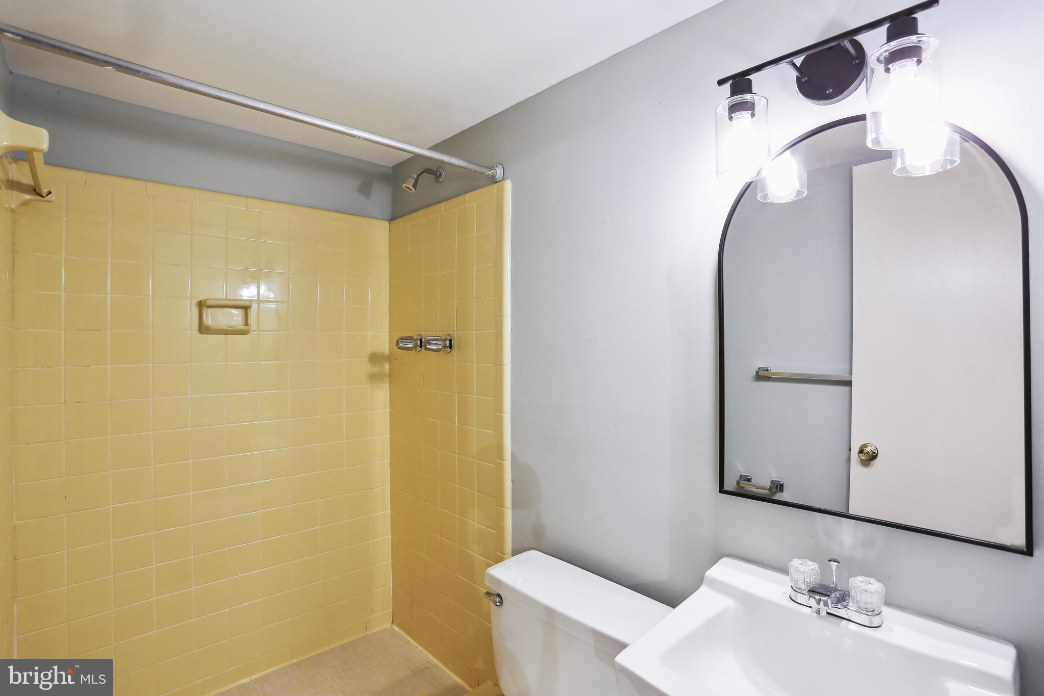 DIAMOND COURTS - Residential