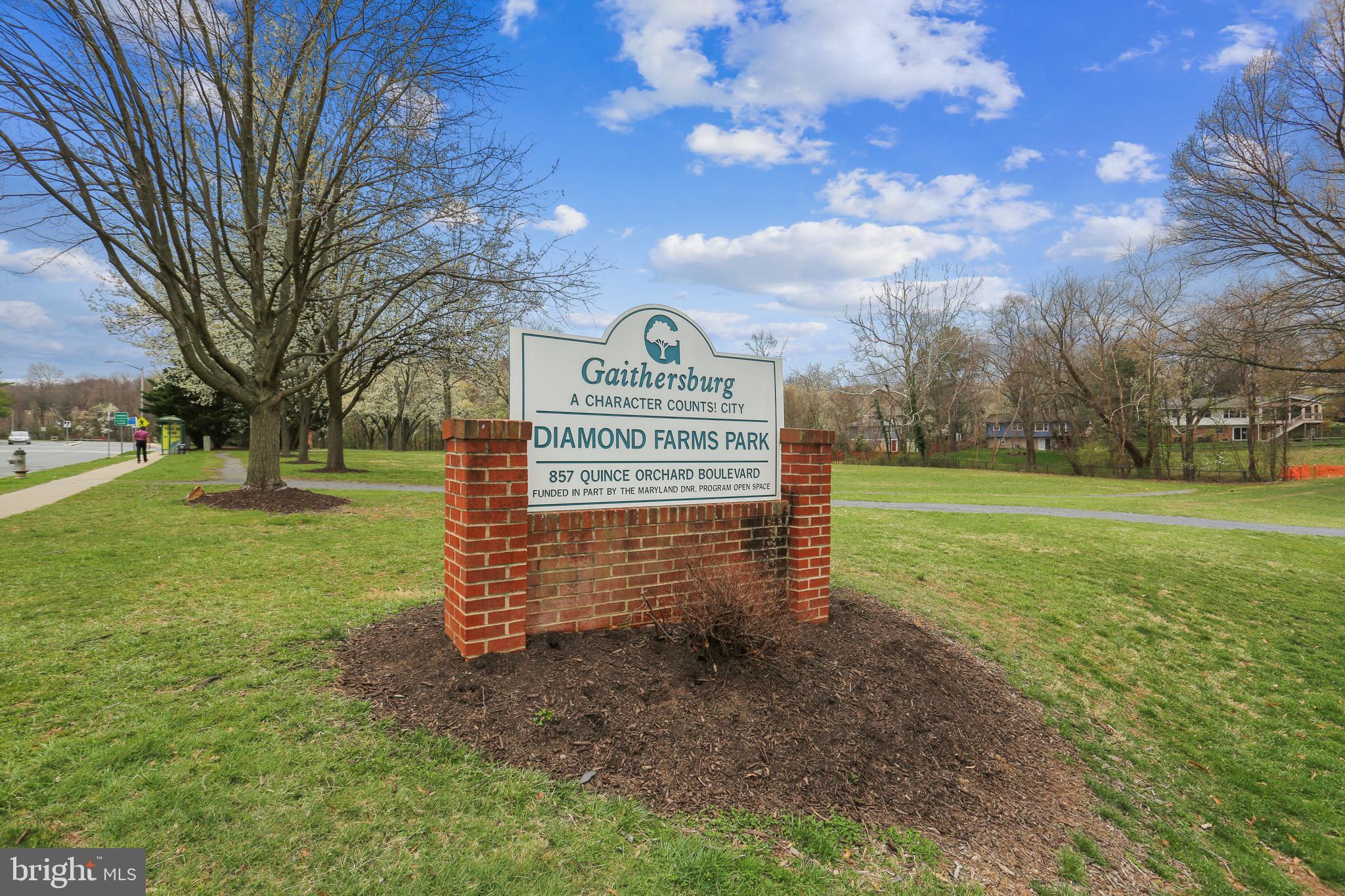 DIAMOND COURTS - Residential